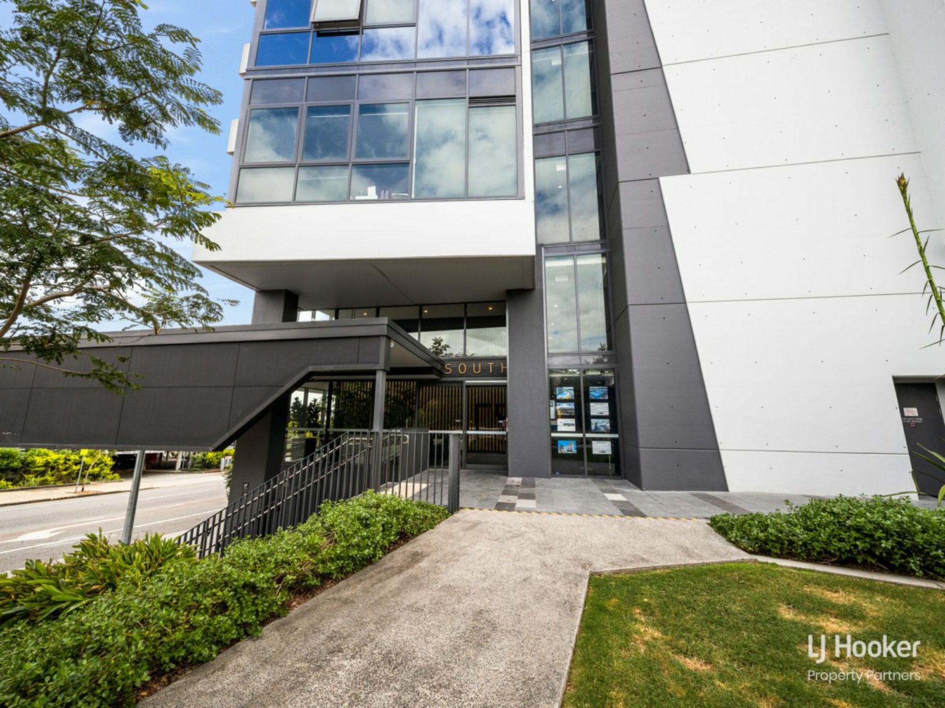 31007/300 Old Cleveland Road, COORPAROO