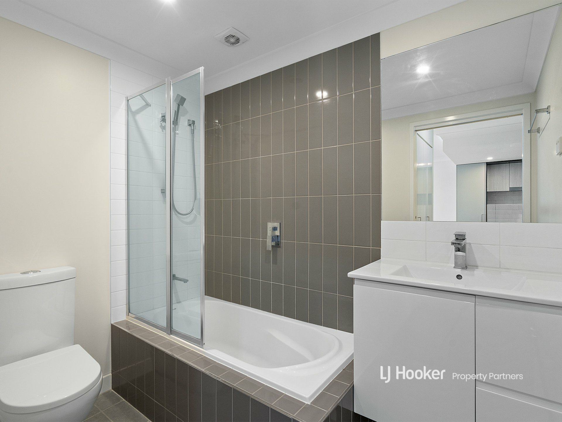 2204/18 Comer Street, COOPERS PLAINS