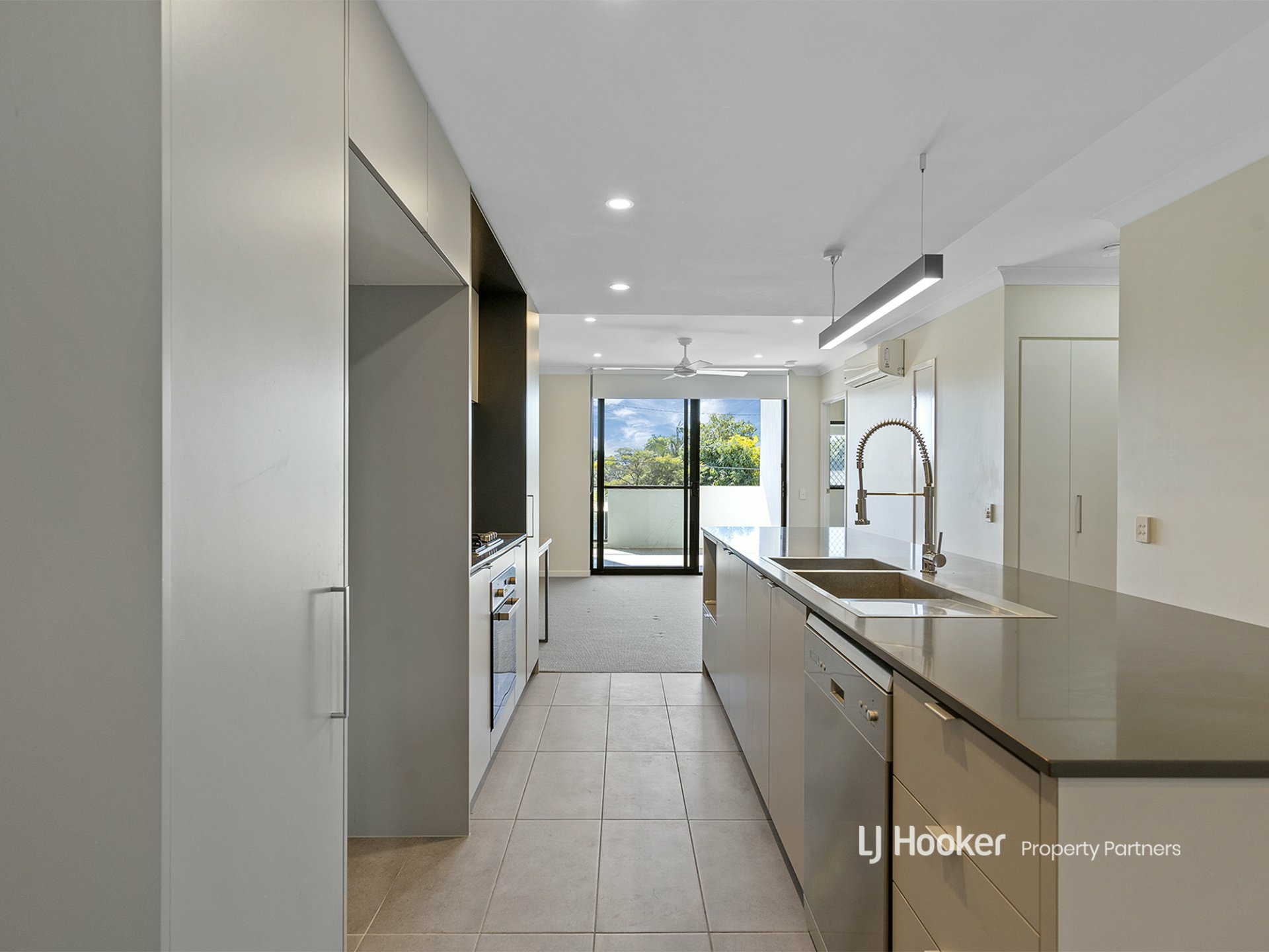 2204/18 Comer Street, COOPERS PLAINS