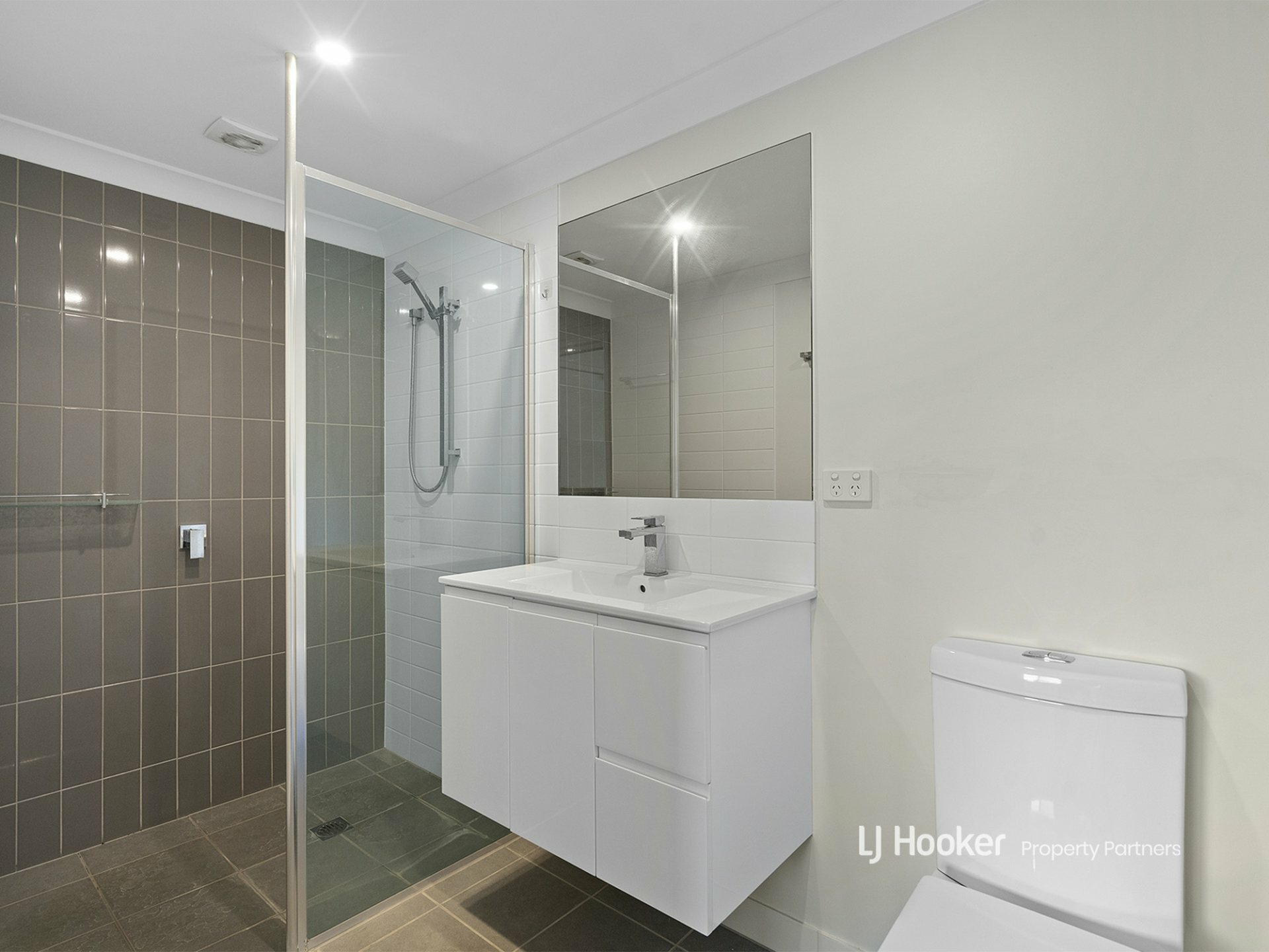 2204/18 Comer Street, COOPERS PLAINS