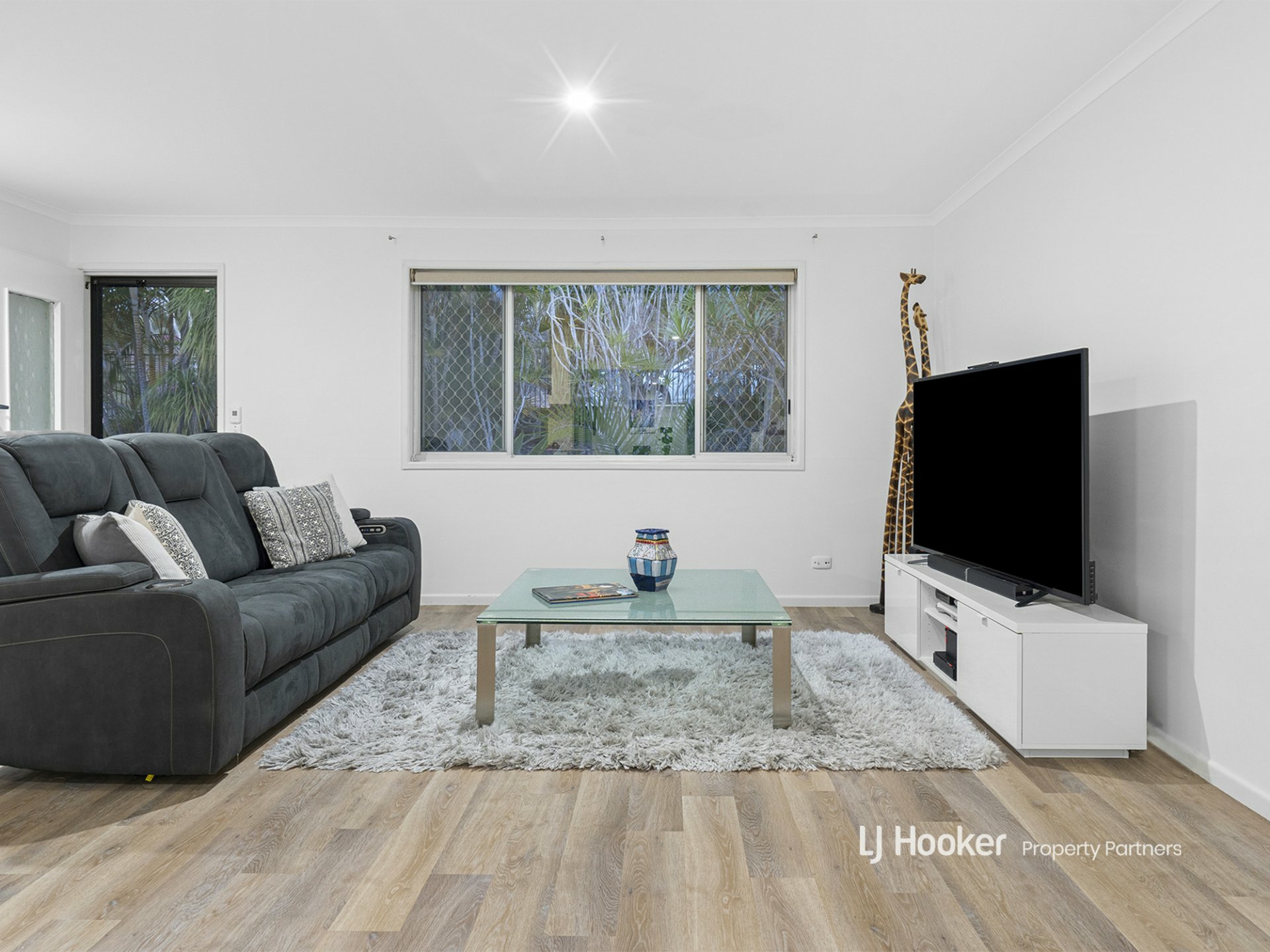 100 Dennis Road, SPRINGWOOD