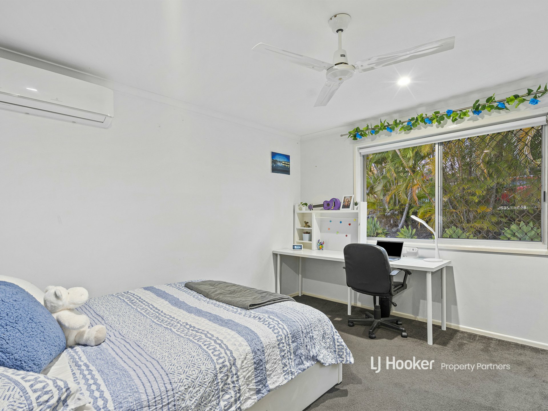 100 Dennis Road, SPRINGWOOD
