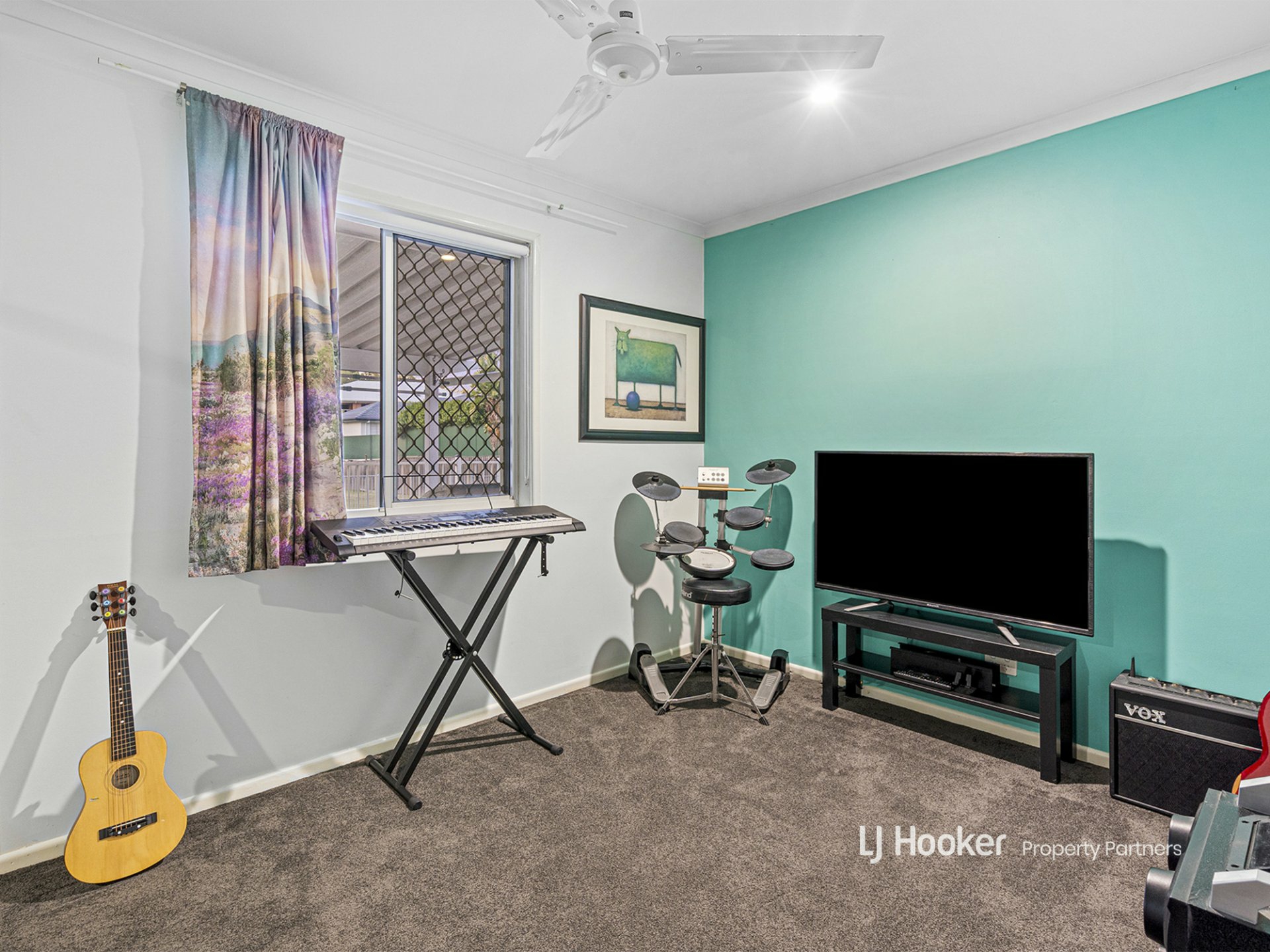 100 Dennis Road, SPRINGWOOD