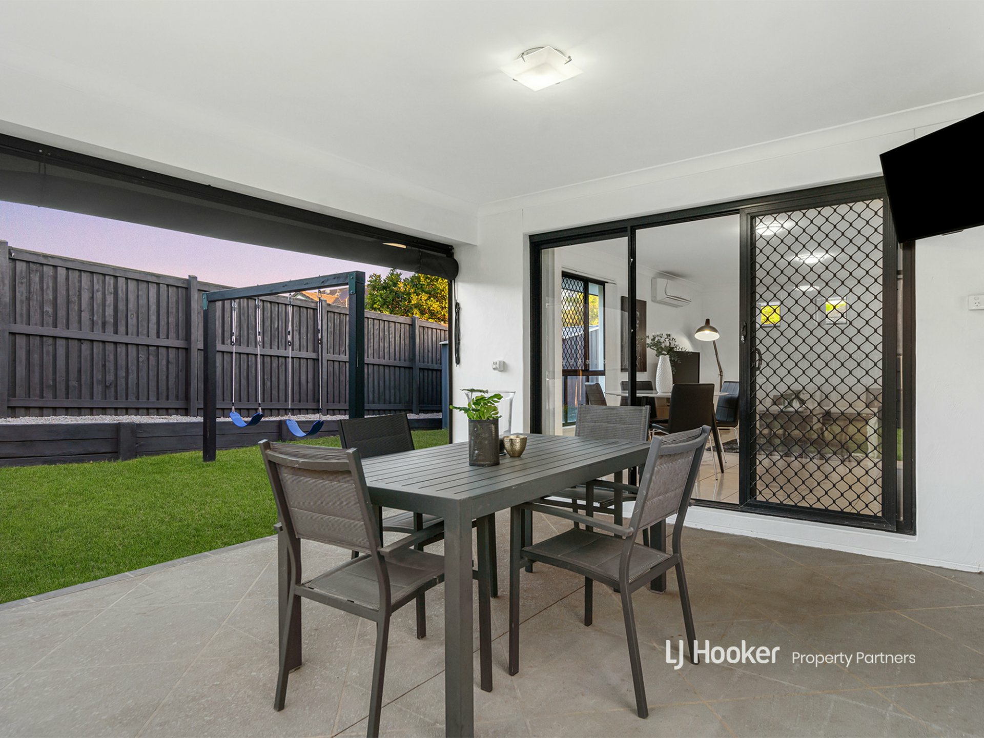 14 Trevi Close, EIGHT MILE PLAINS