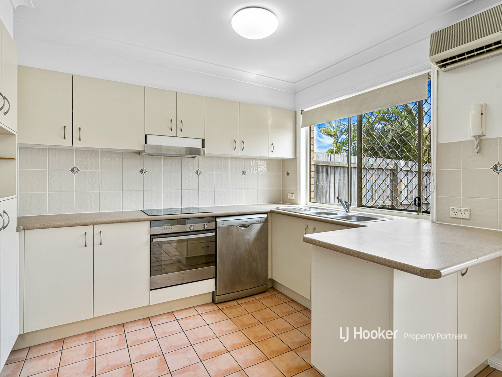20/27 Camille Crescent, WYNNUM WEST