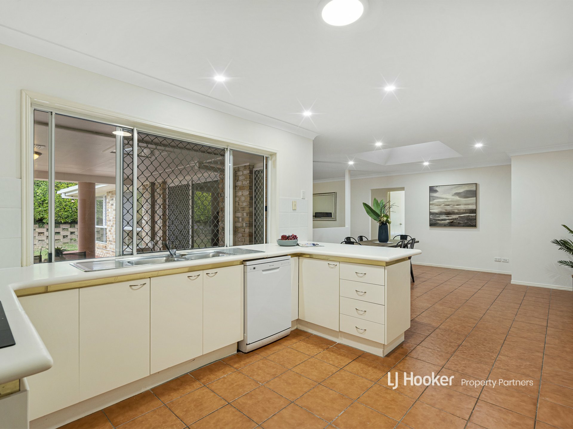 8 Forbes Place, EIGHT MILE PLAINS