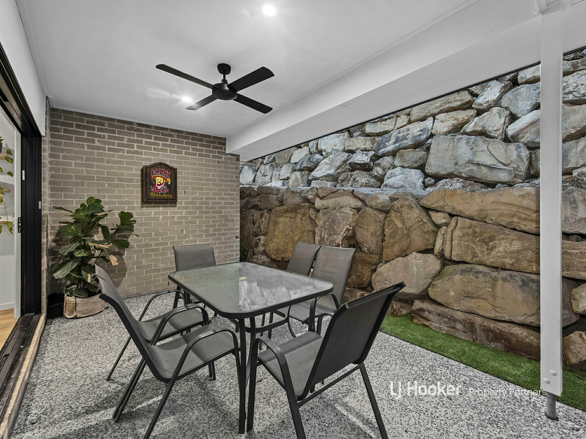 8 Mernick Court, BAHRS SCRUB