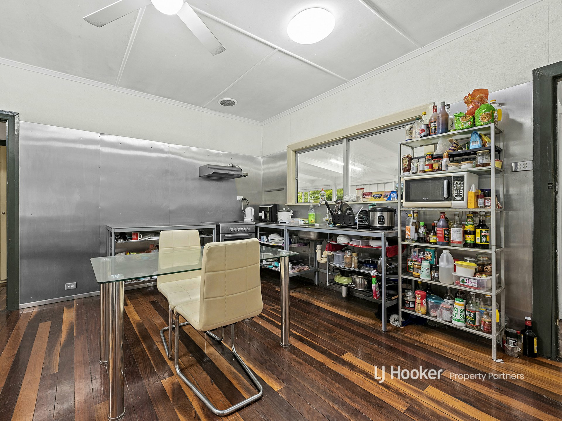 30 Mains Road, SUNNYBANK