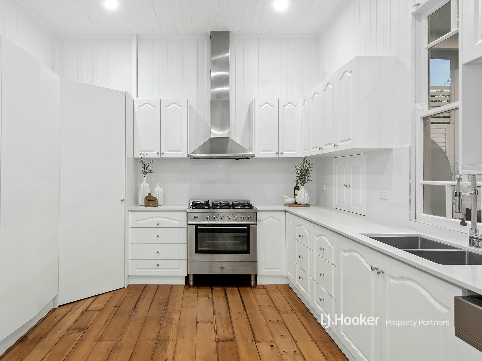 10 Dansie Street, GREENSLOPES