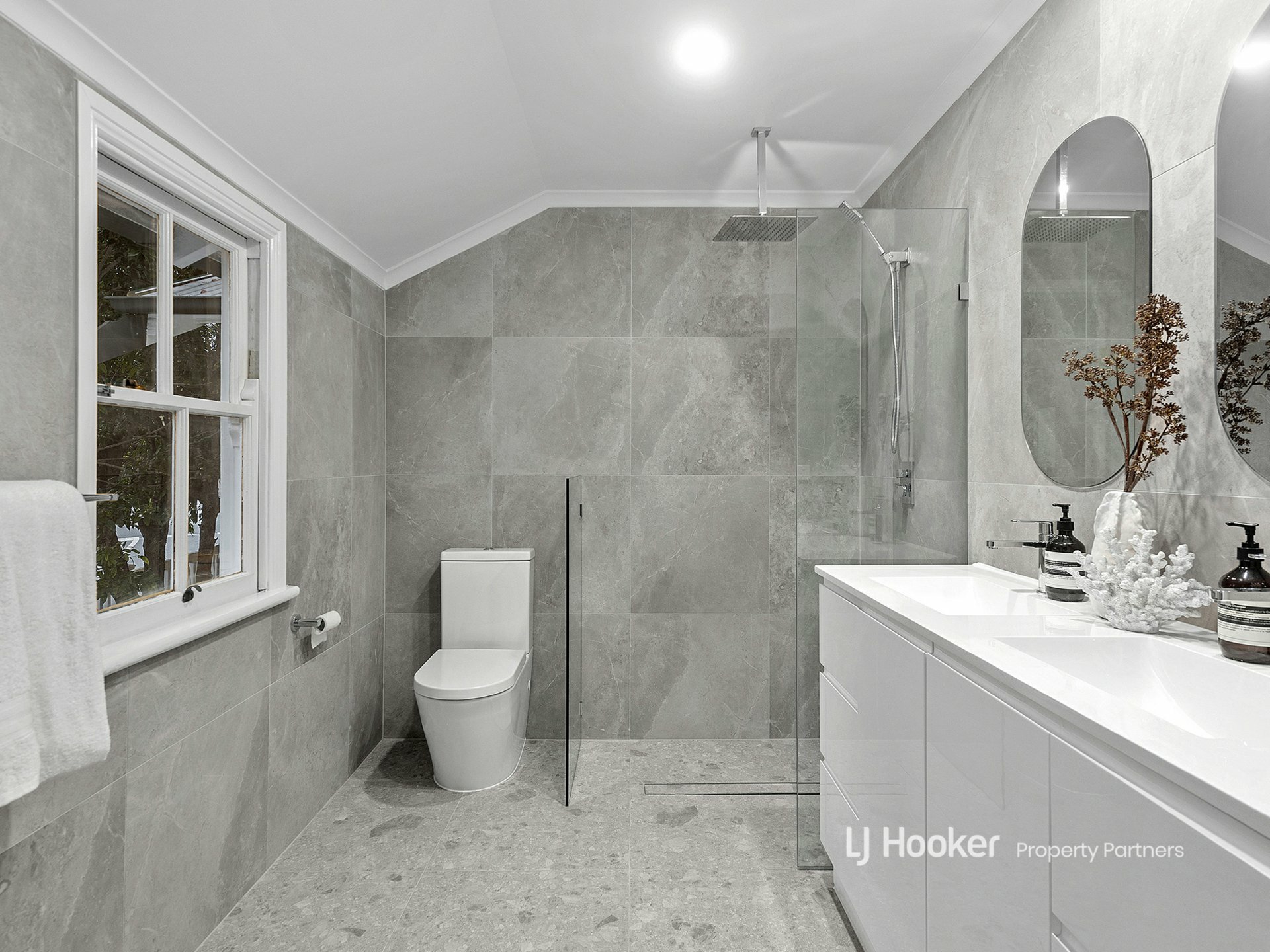 10 Dansie Street, GREENSLOPES