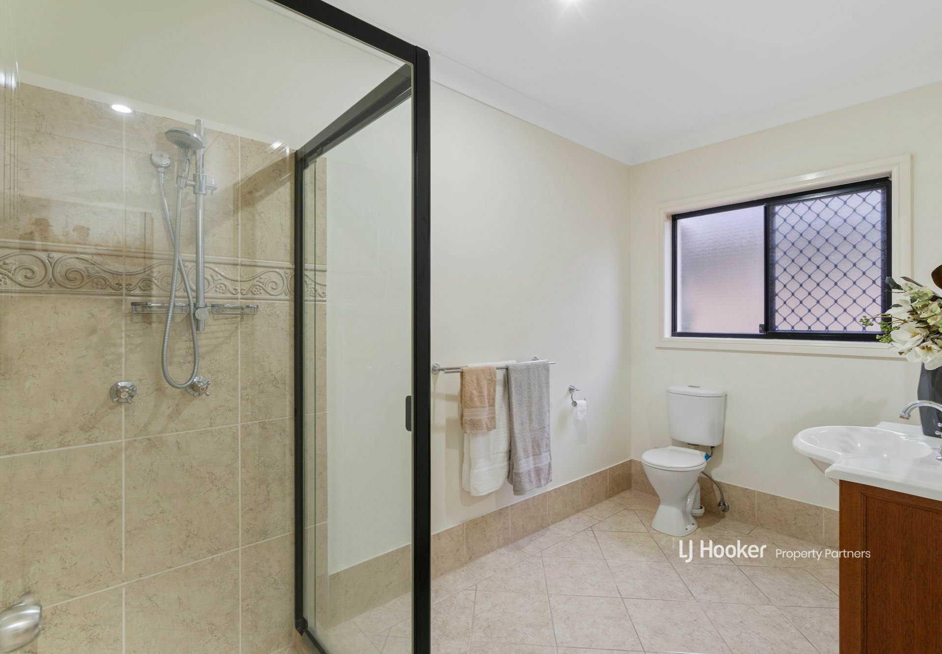 63 Dandelion Street, EIGHT MILE PLAINS