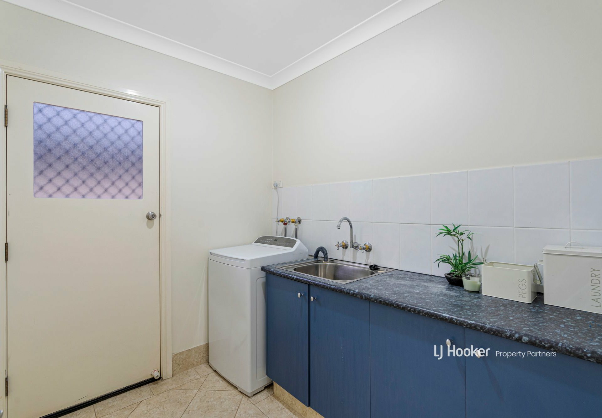 63 Dandelion Street, EIGHT MILE PLAINS