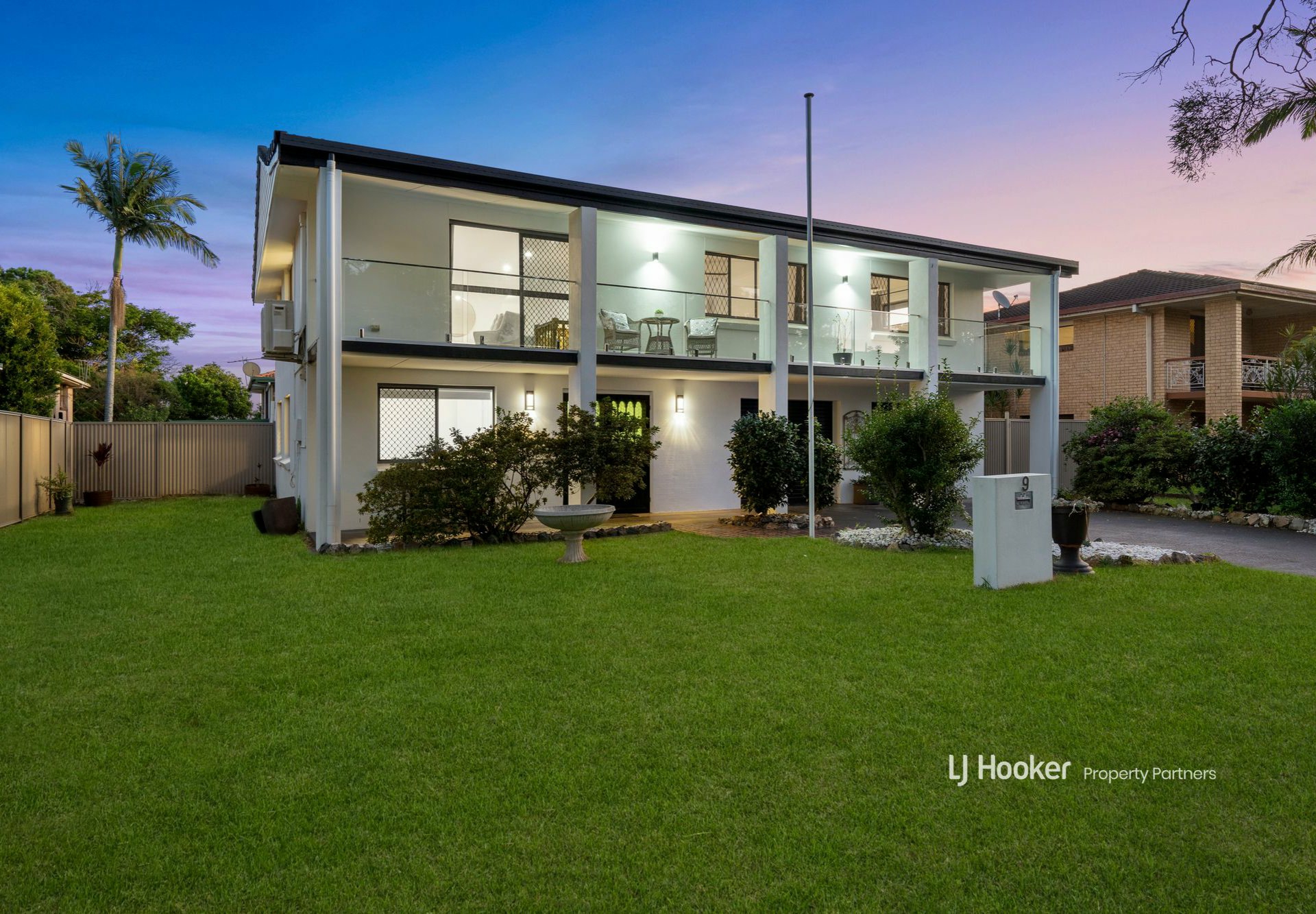 9 Mapleleaf Street, EIGHT MILE PLAINS