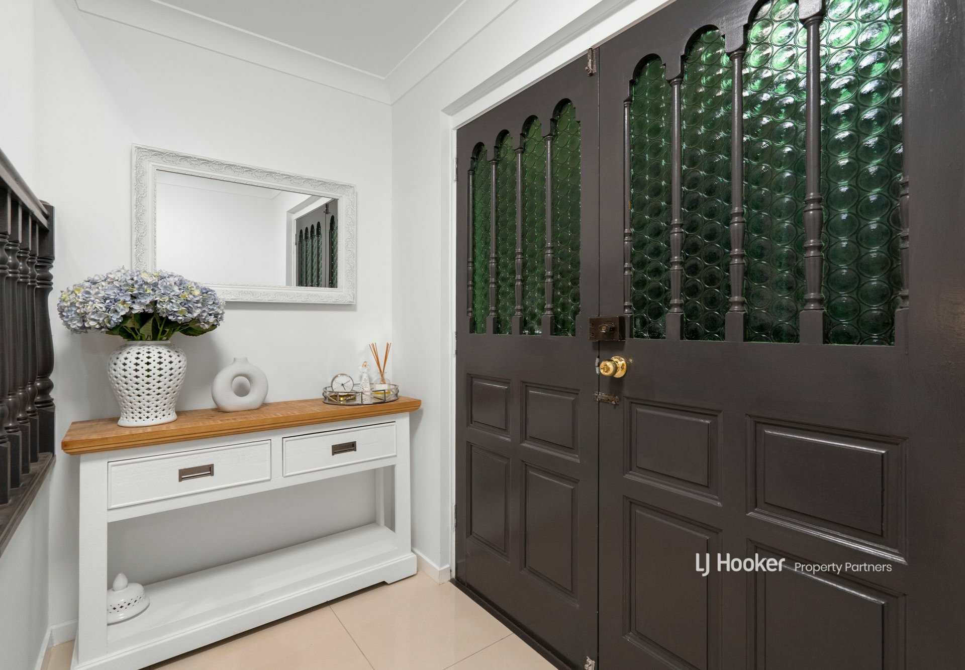 9 Mapleleaf Street, EIGHT MILE PLAINS