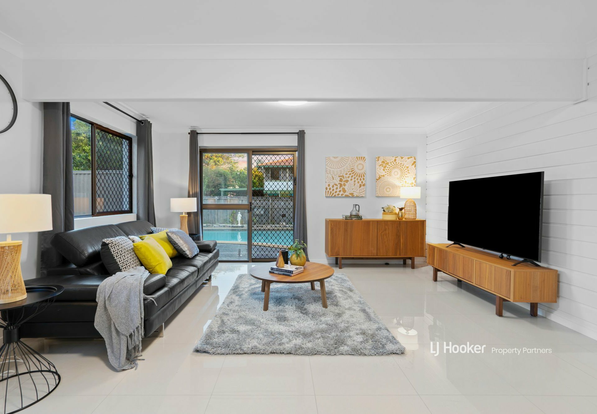 9 Mapleleaf Street, EIGHT MILE PLAINS