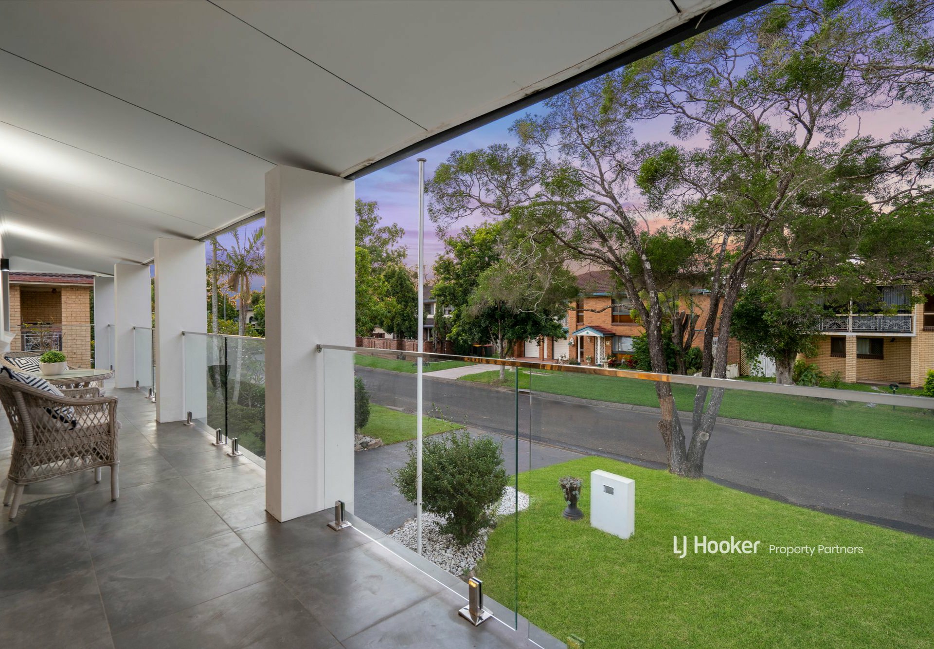 9 Mapleleaf Street, EIGHT MILE PLAINS