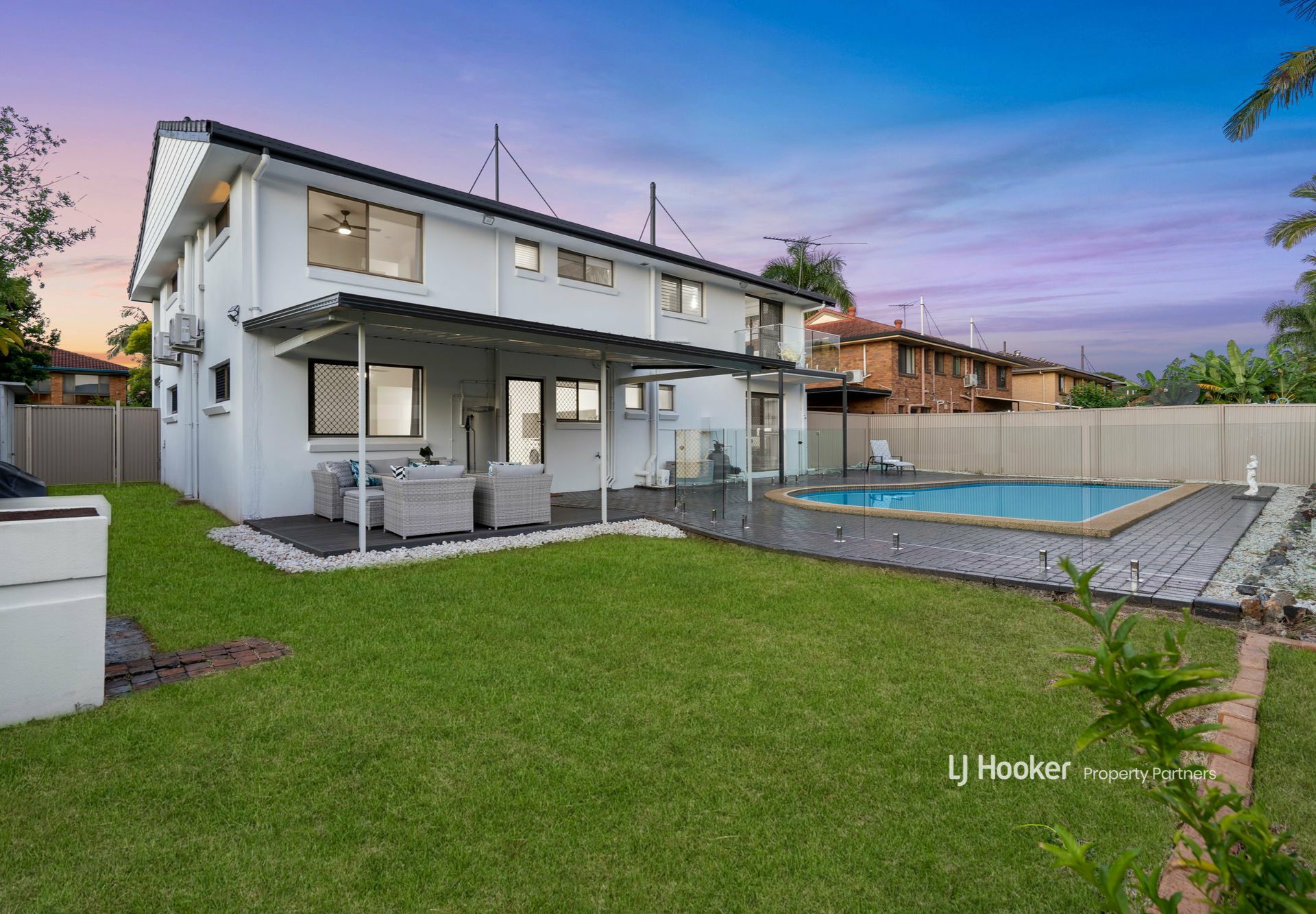 9 Mapleleaf Street, EIGHT MILE PLAINS