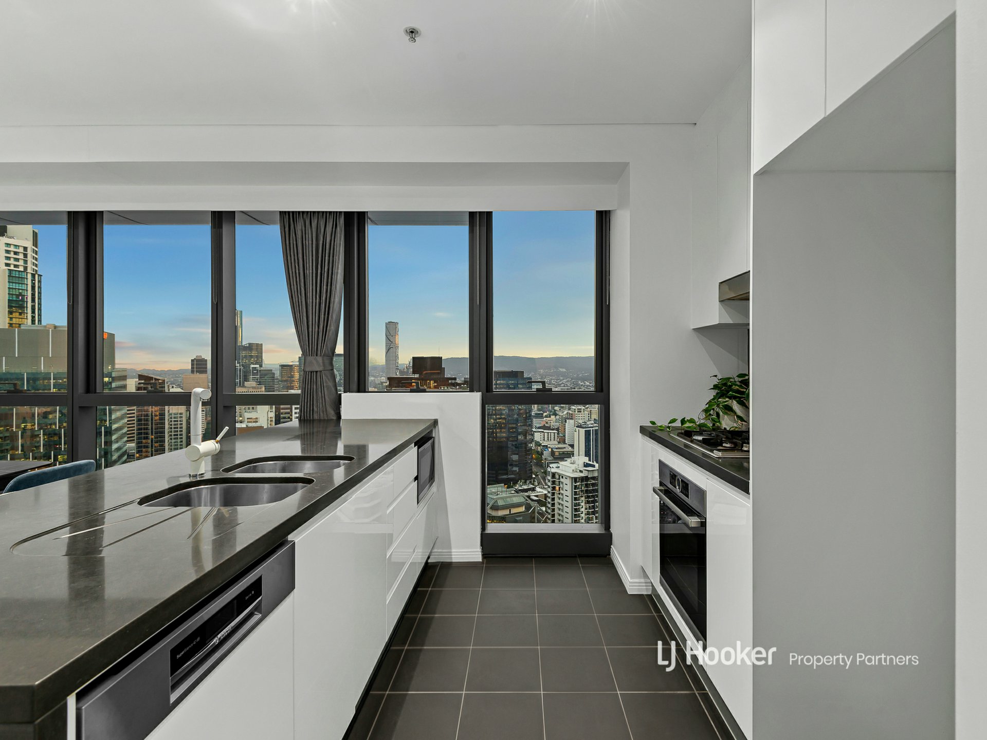 4202/501 Adelaide Street, BRISBANE CITY