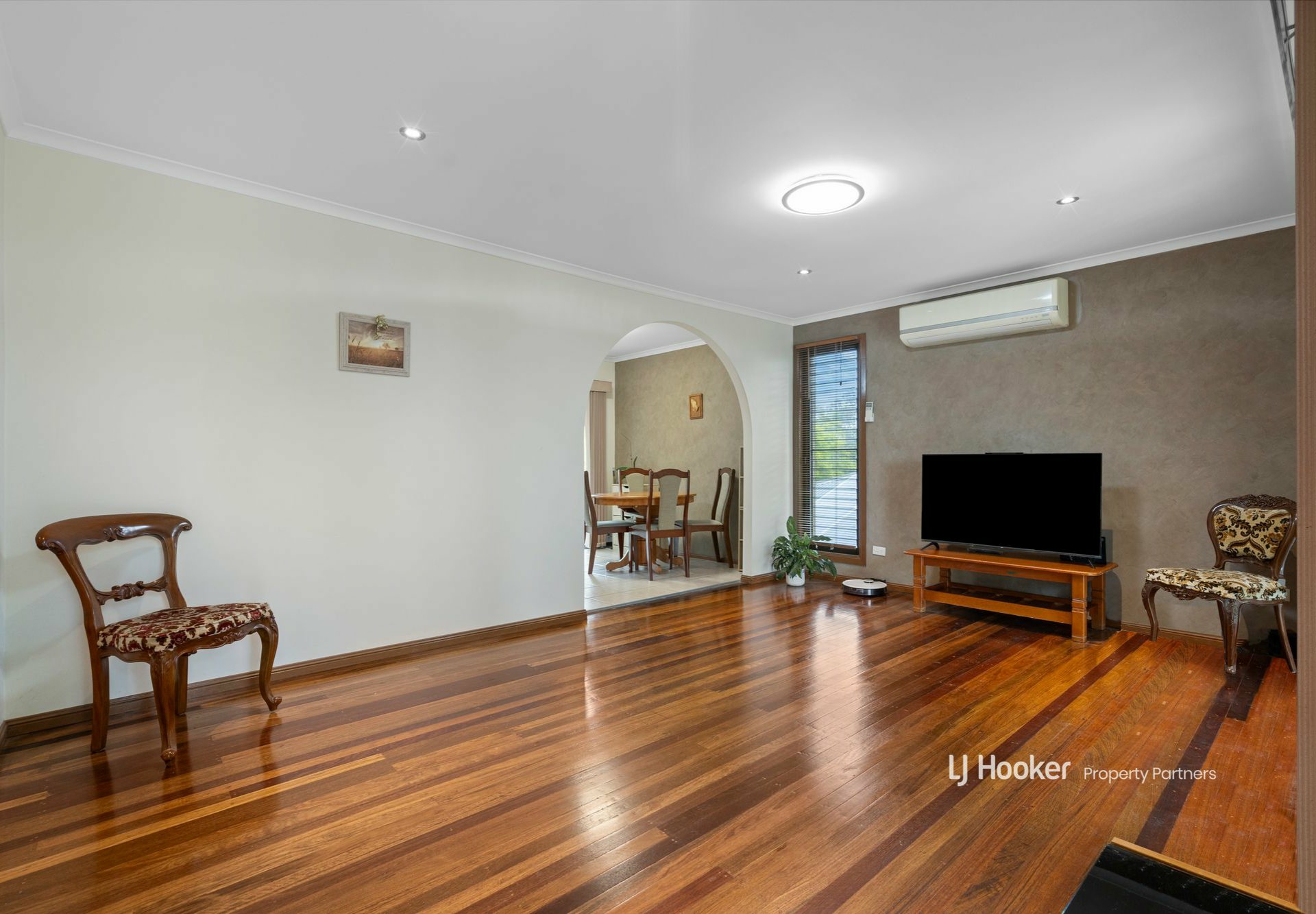 15 Balaton Street, RIVERHILLS