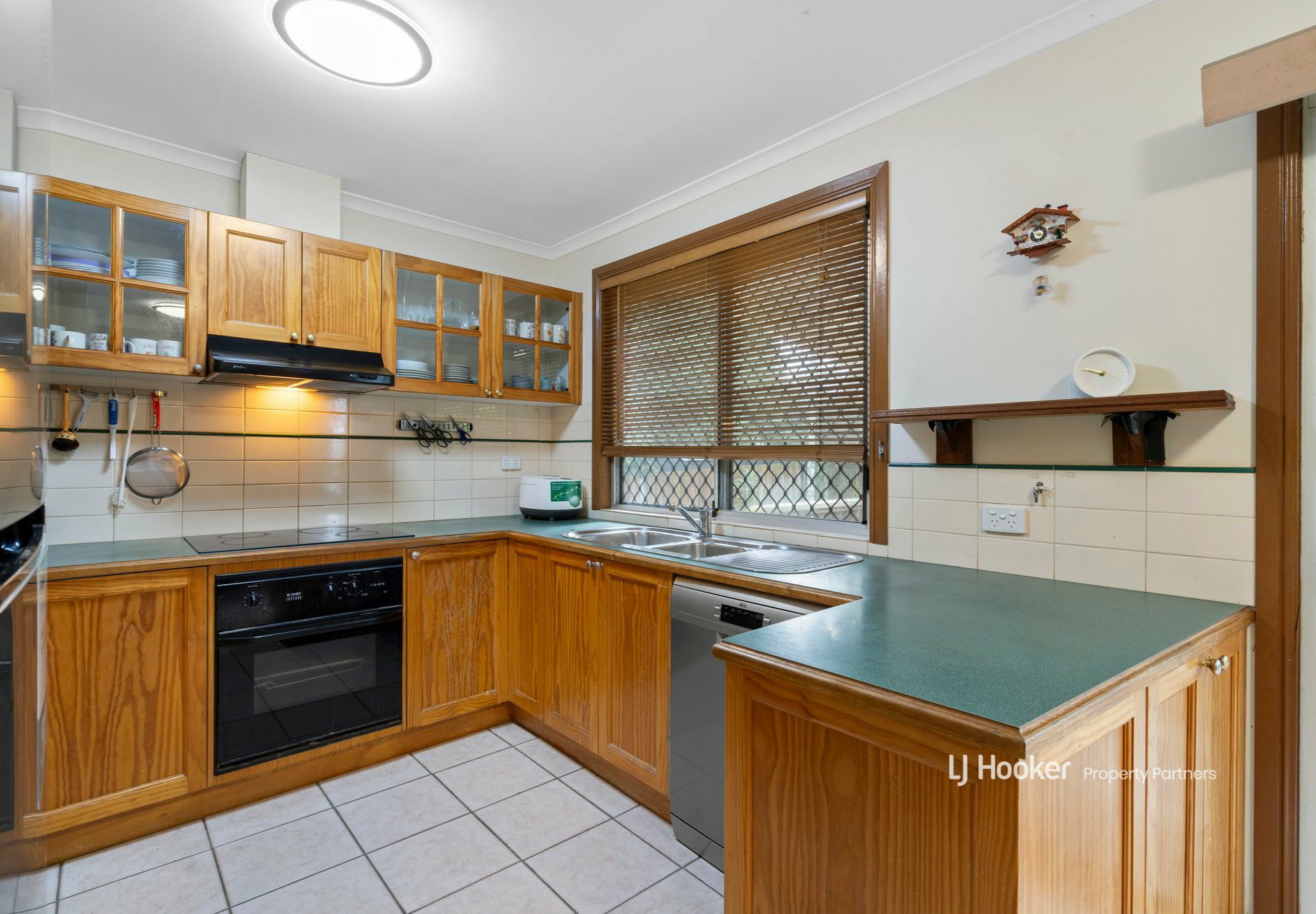 15 Balaton Street, RIVERHILLS