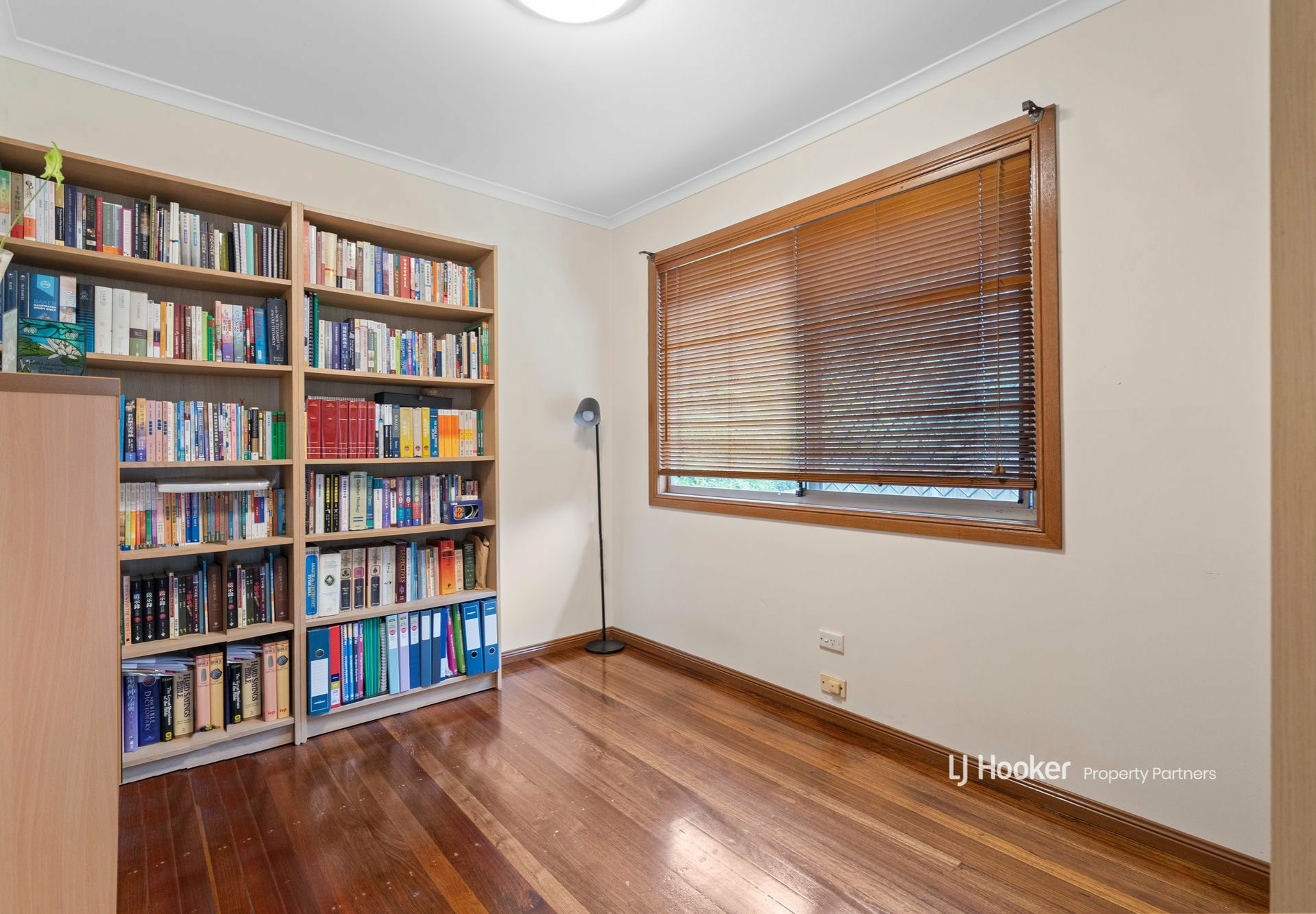 15 Balaton Street, RIVERHILLS