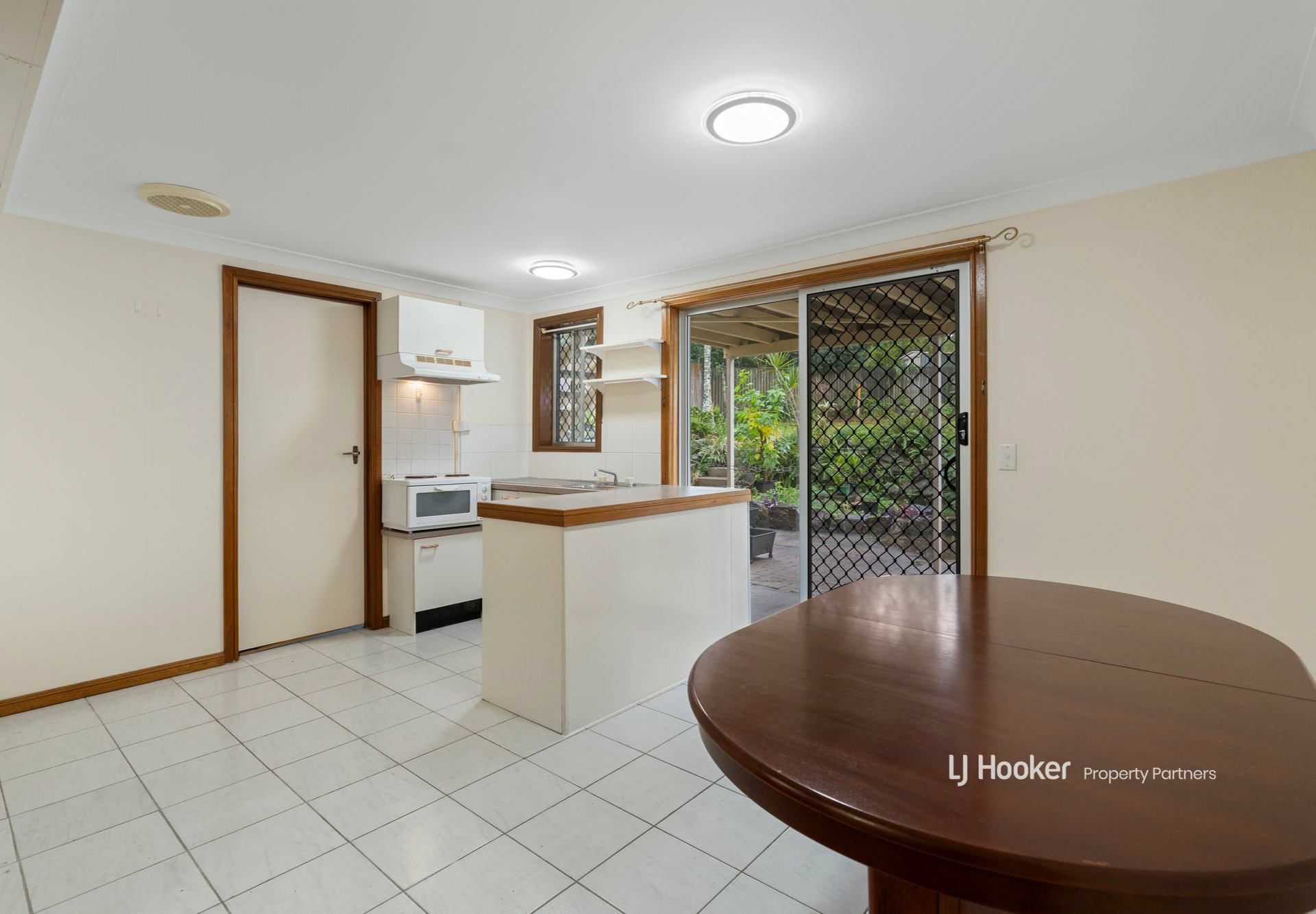 15 Balaton Street, RIVERHILLS