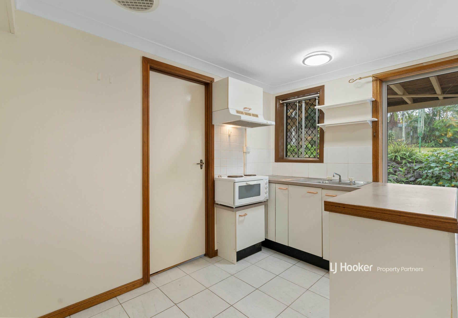15 Balaton Street, RIVERHILLS