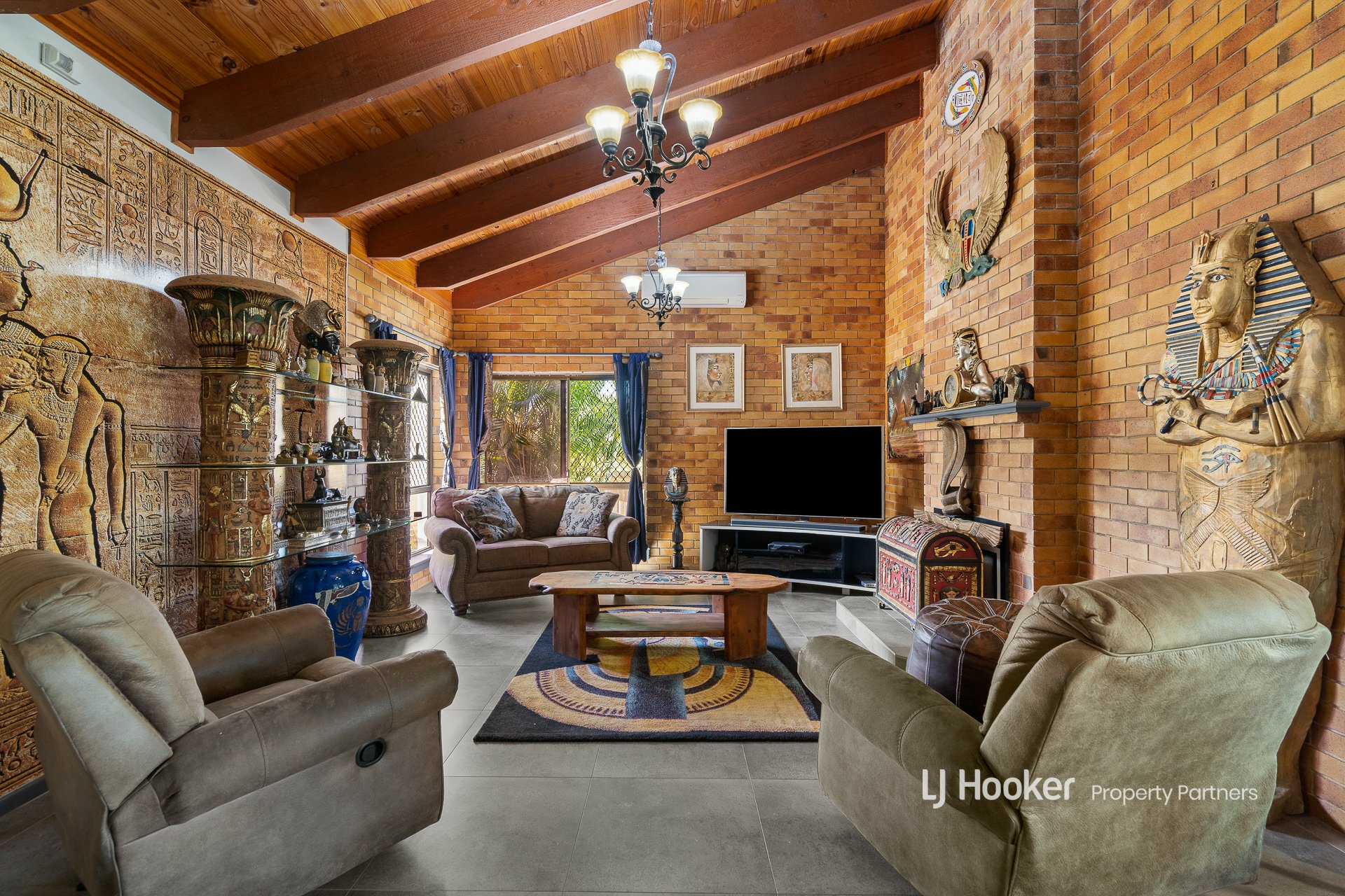5 Sunglow Court, SUNNYBANK HILLS