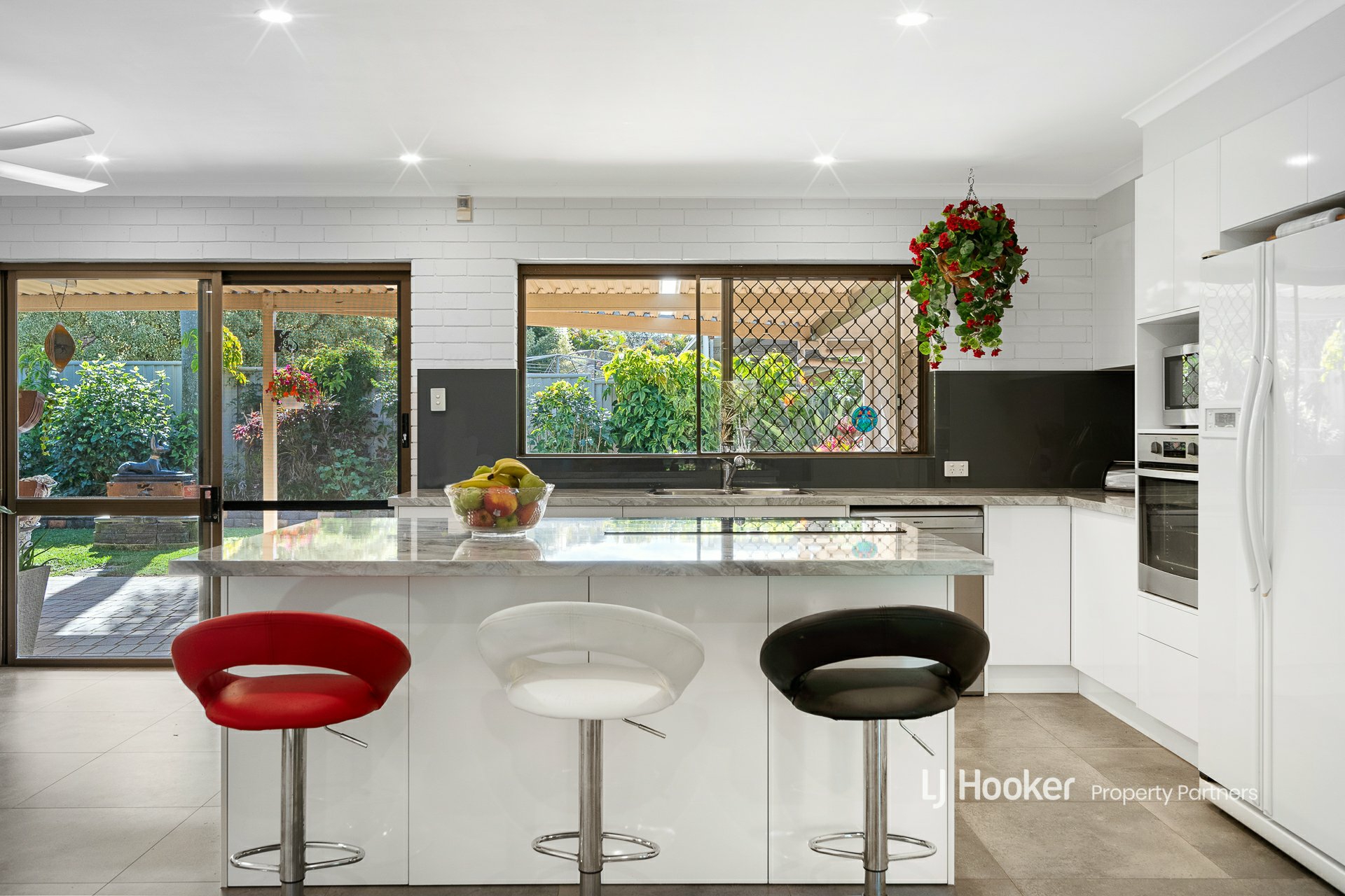 5 Sunglow Court, SUNNYBANK HILLS