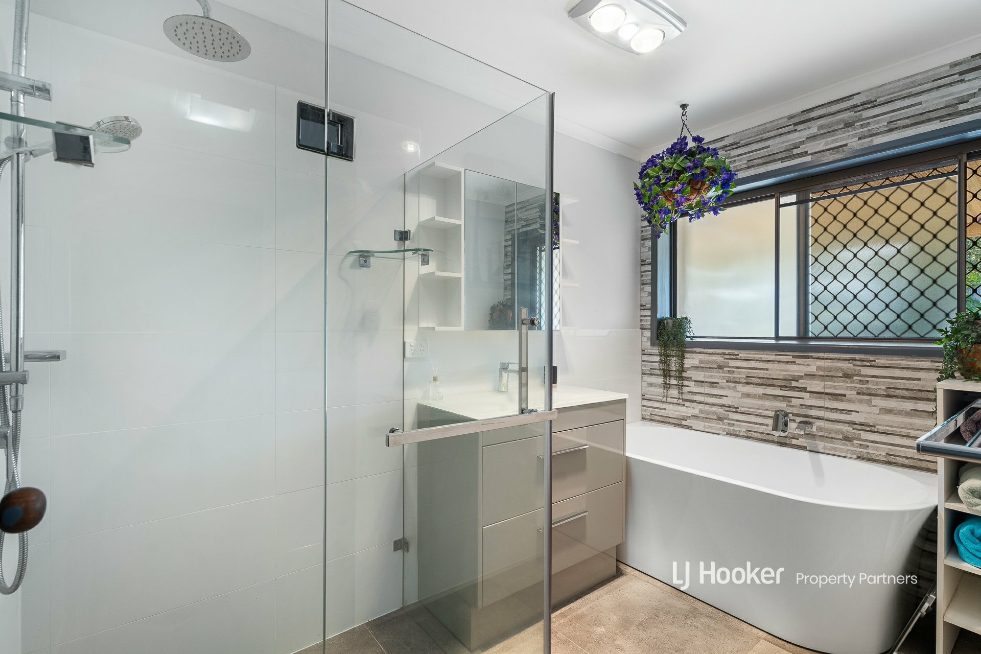 5 Sunglow Court, SUNNYBANK HILLS