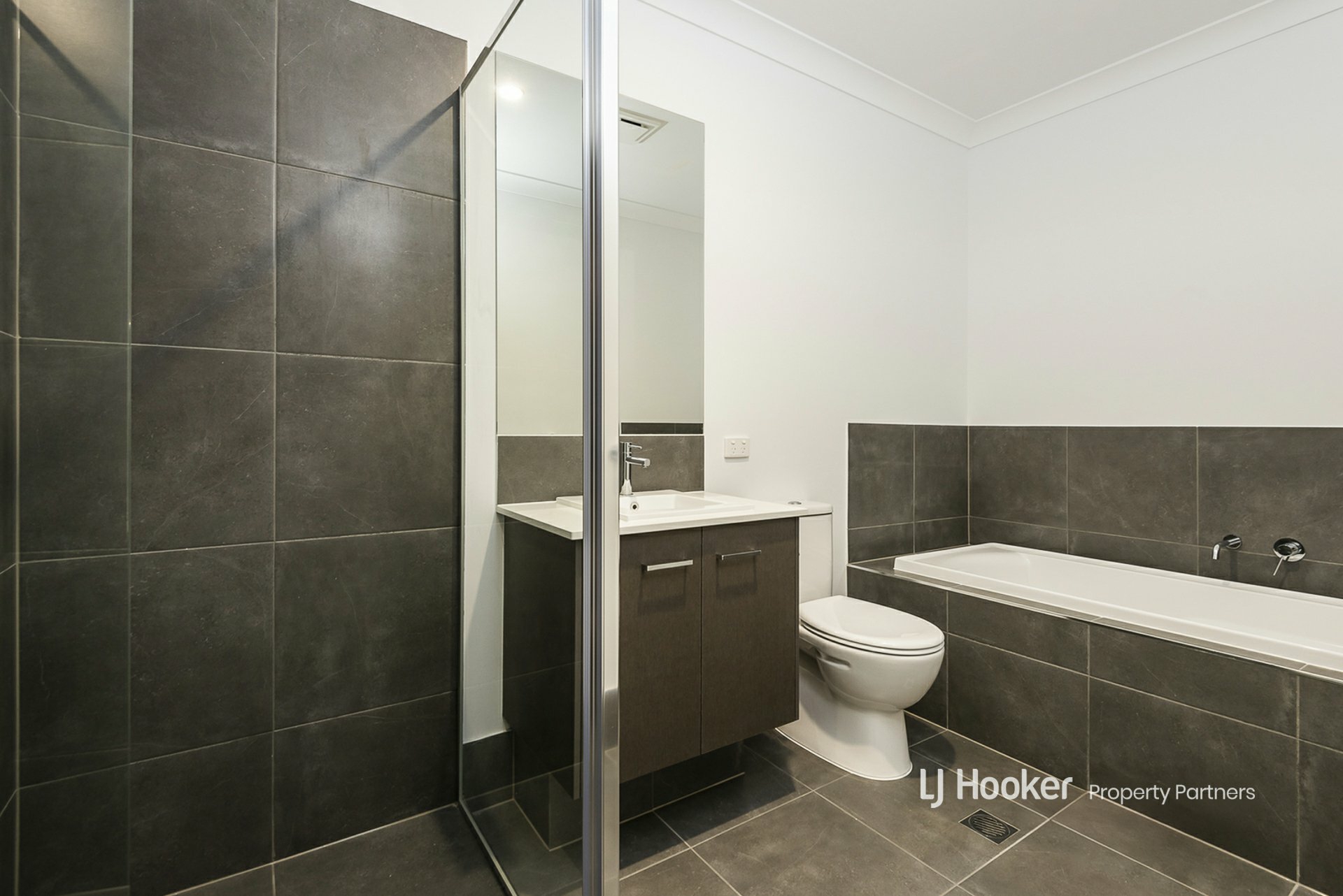 1 & 2/22A Monash Road, LOGANLEA