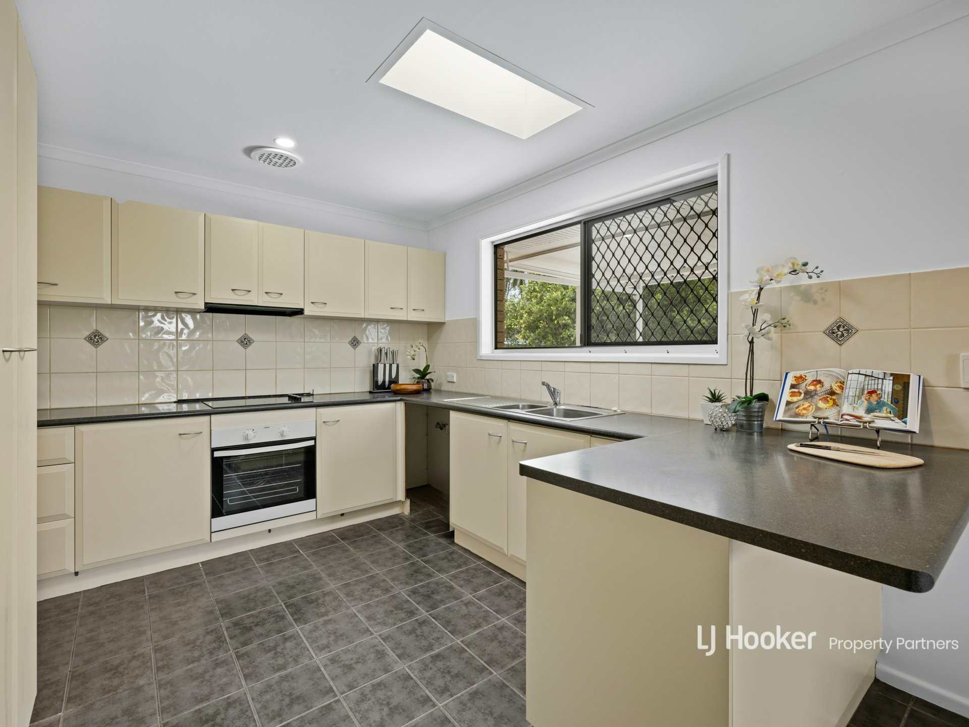 10 Clovelly Street, SUNNYBANK HILLS