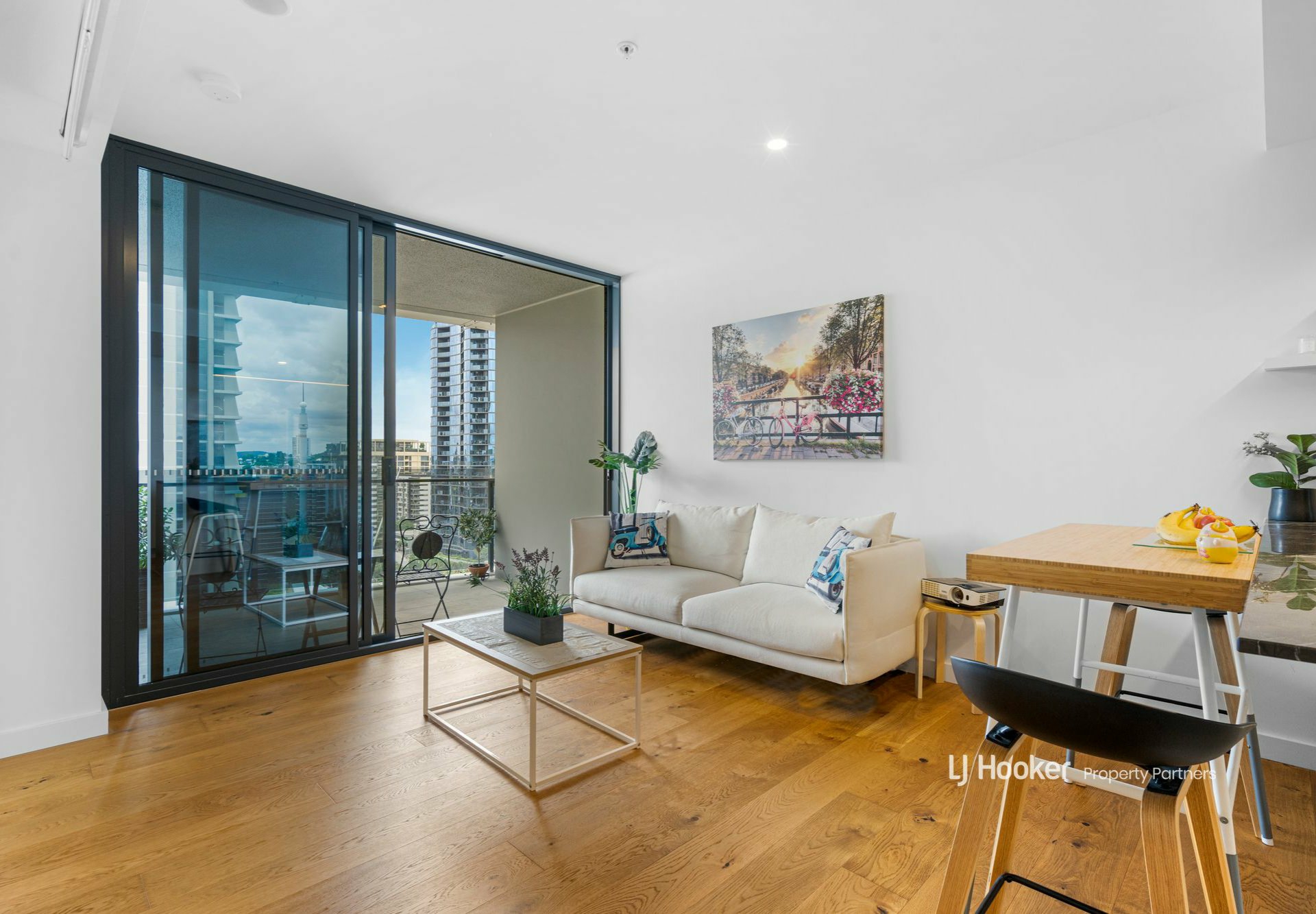 11709/1 Cordelia Street — photo from LJ Hooker Property Partners