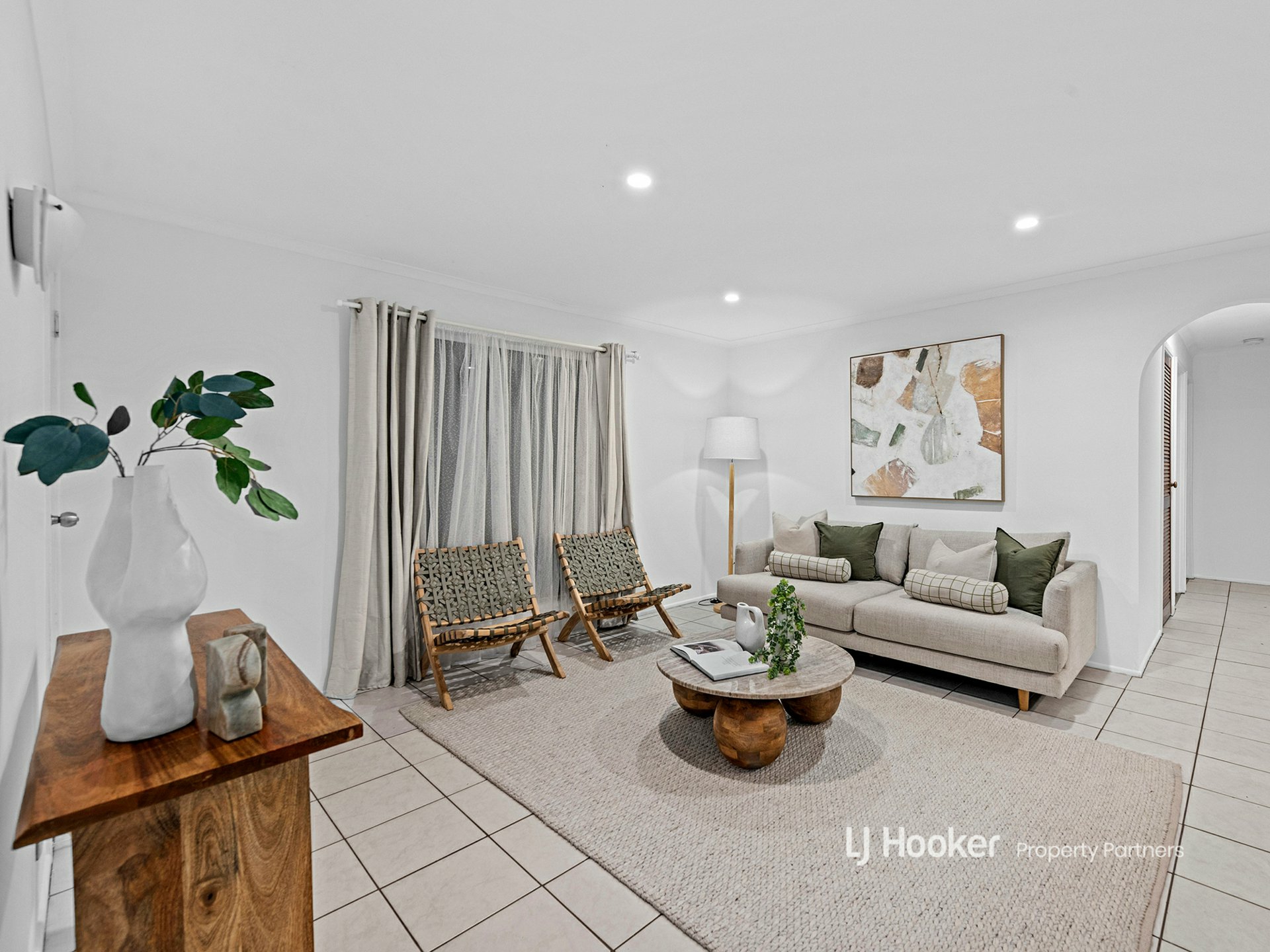 2 Knightsbridge Crescent, ROCHEDALE SOUTH