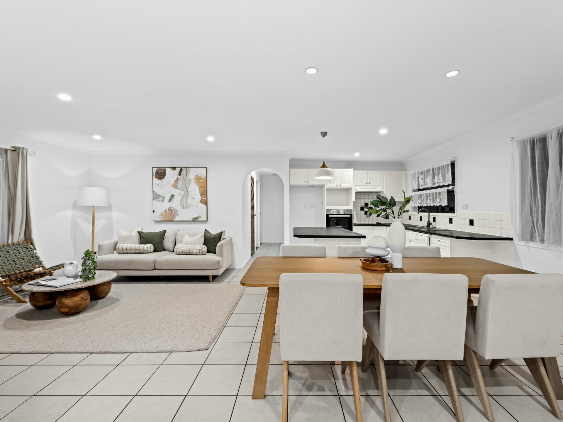2 Knightsbridge Crescent, ROCHEDALE SOUTH
