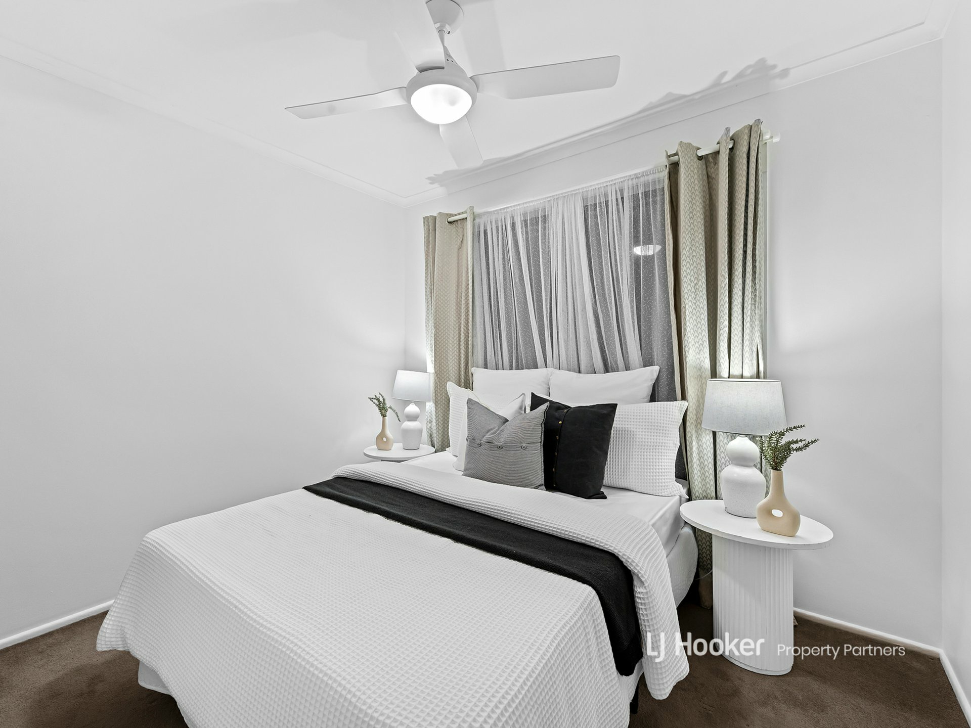 2 Knightsbridge Crescent, ROCHEDALE SOUTH