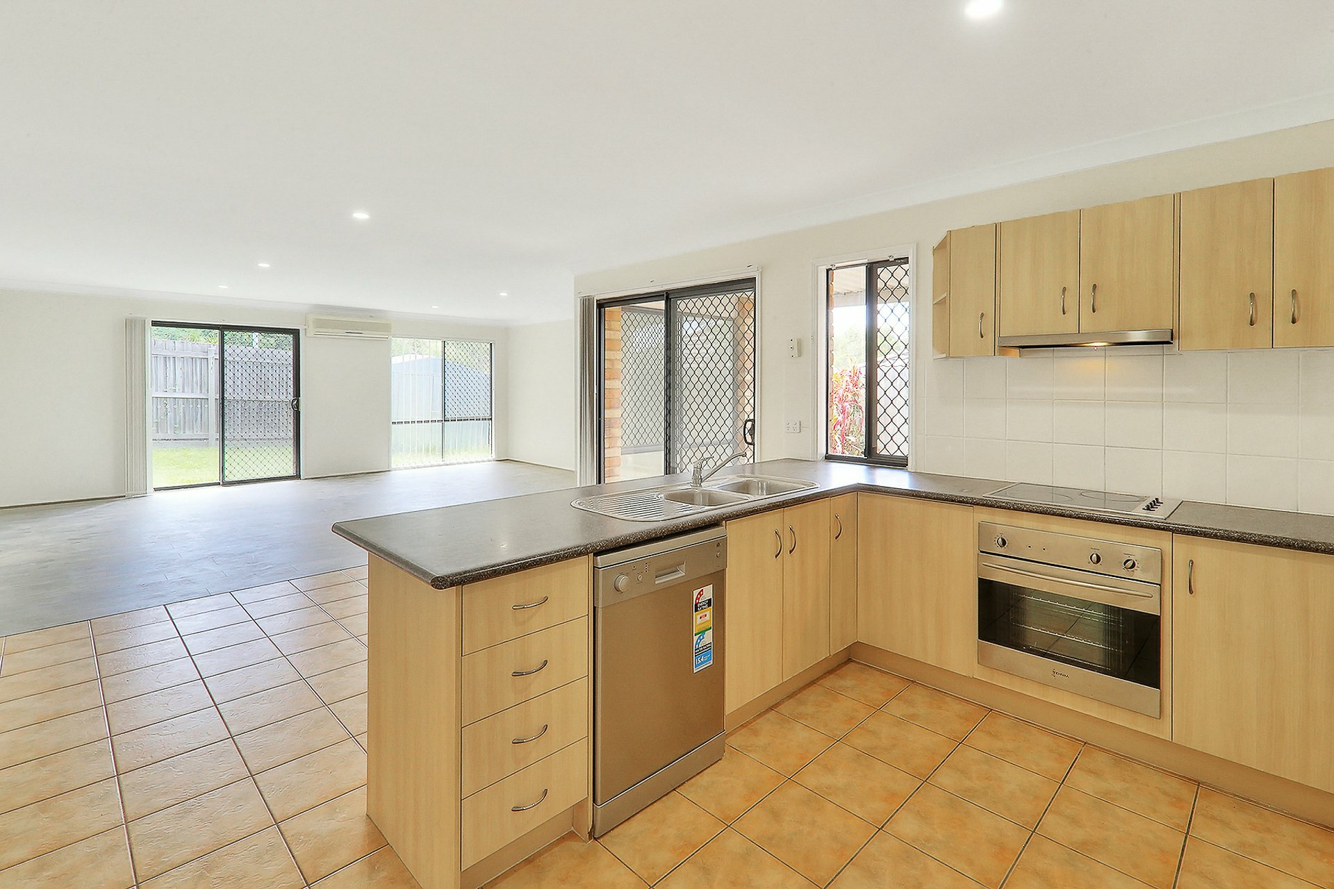 2 Mount Walker Court, ALGESTER