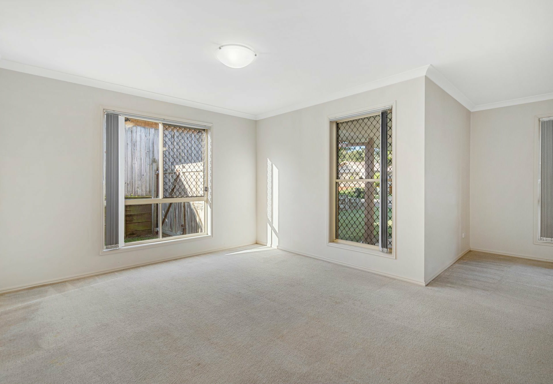 29 Newland Crescent, PARKINSON