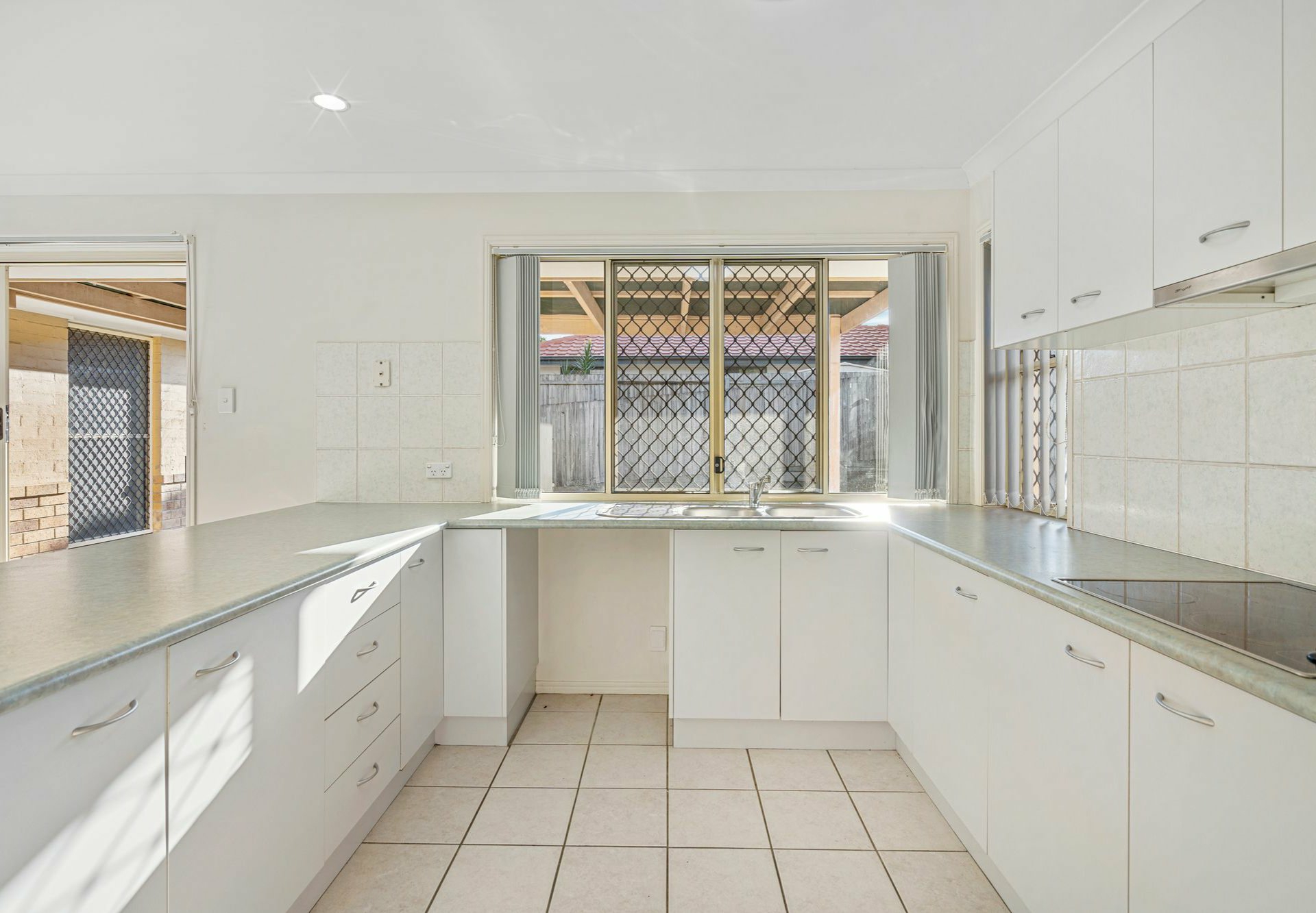 29 Newland Crescent, PARKINSON