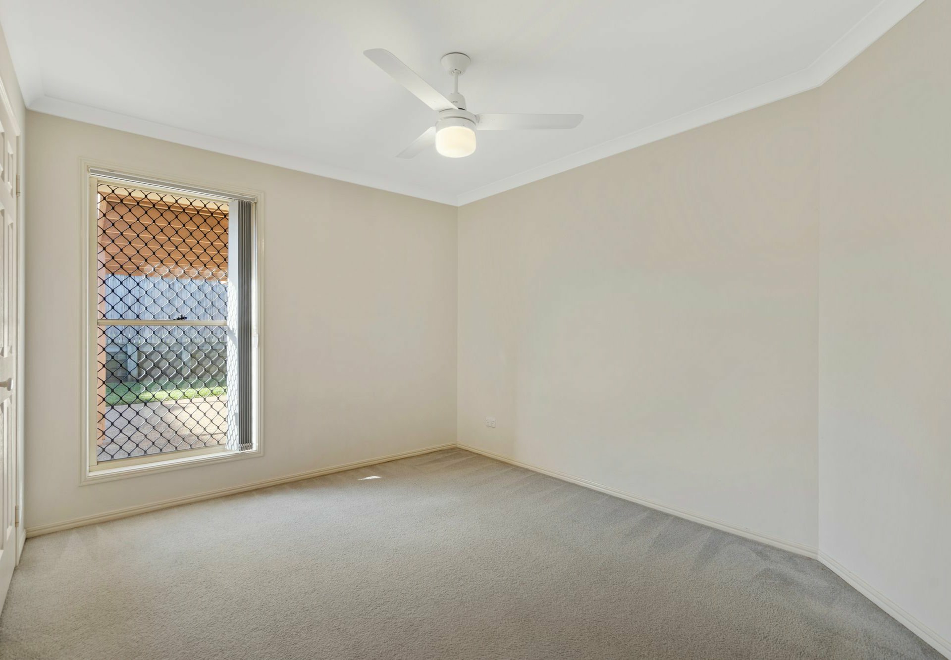 29 Newland Crescent, PARKINSON