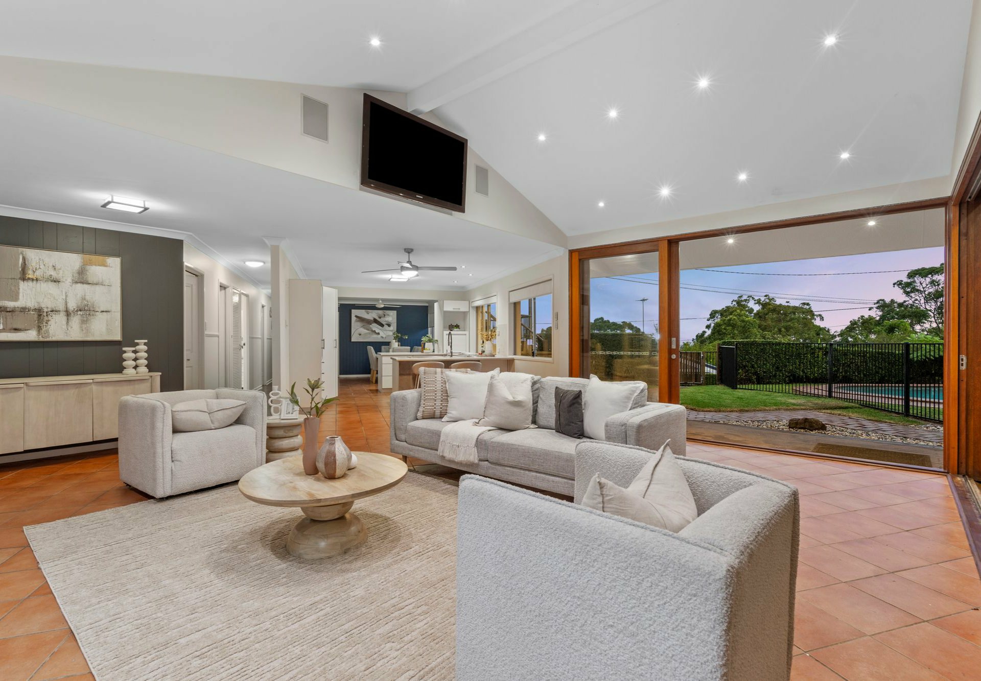16 Cynthia Crescent, SPRINGWOOD