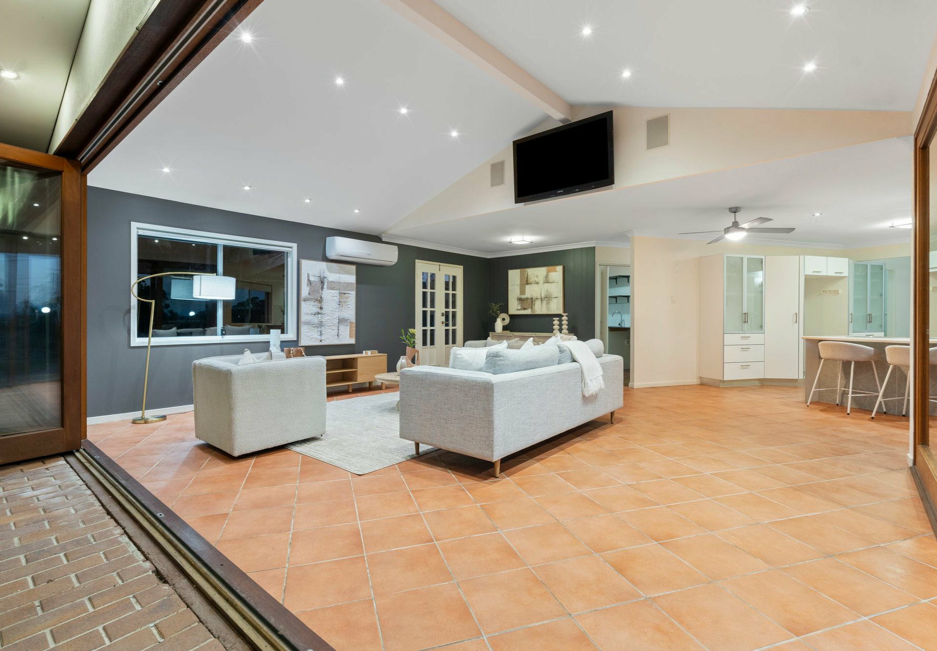 16 Cynthia Crescent, SPRINGWOOD