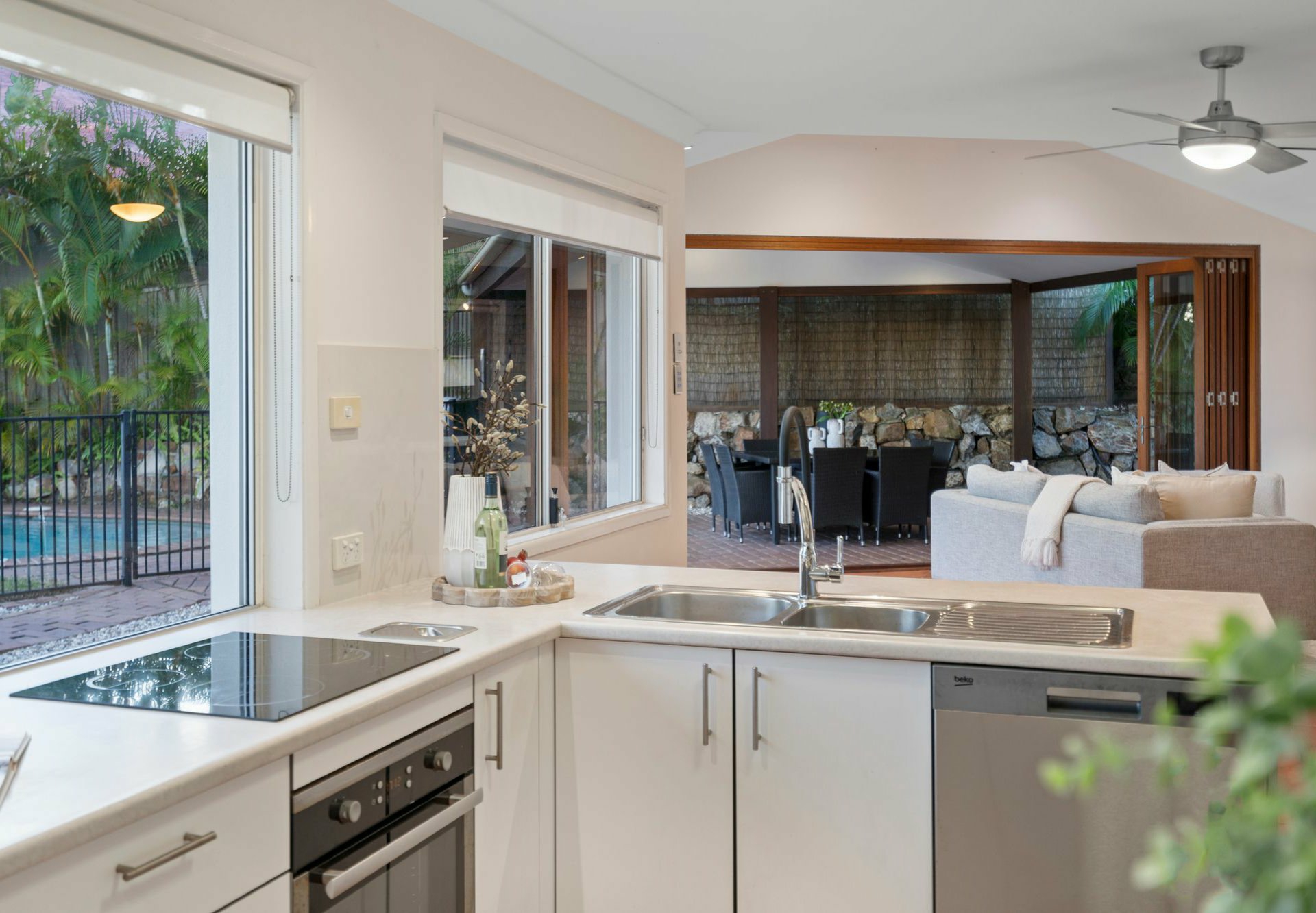 16 Cynthia Crescent, SPRINGWOOD