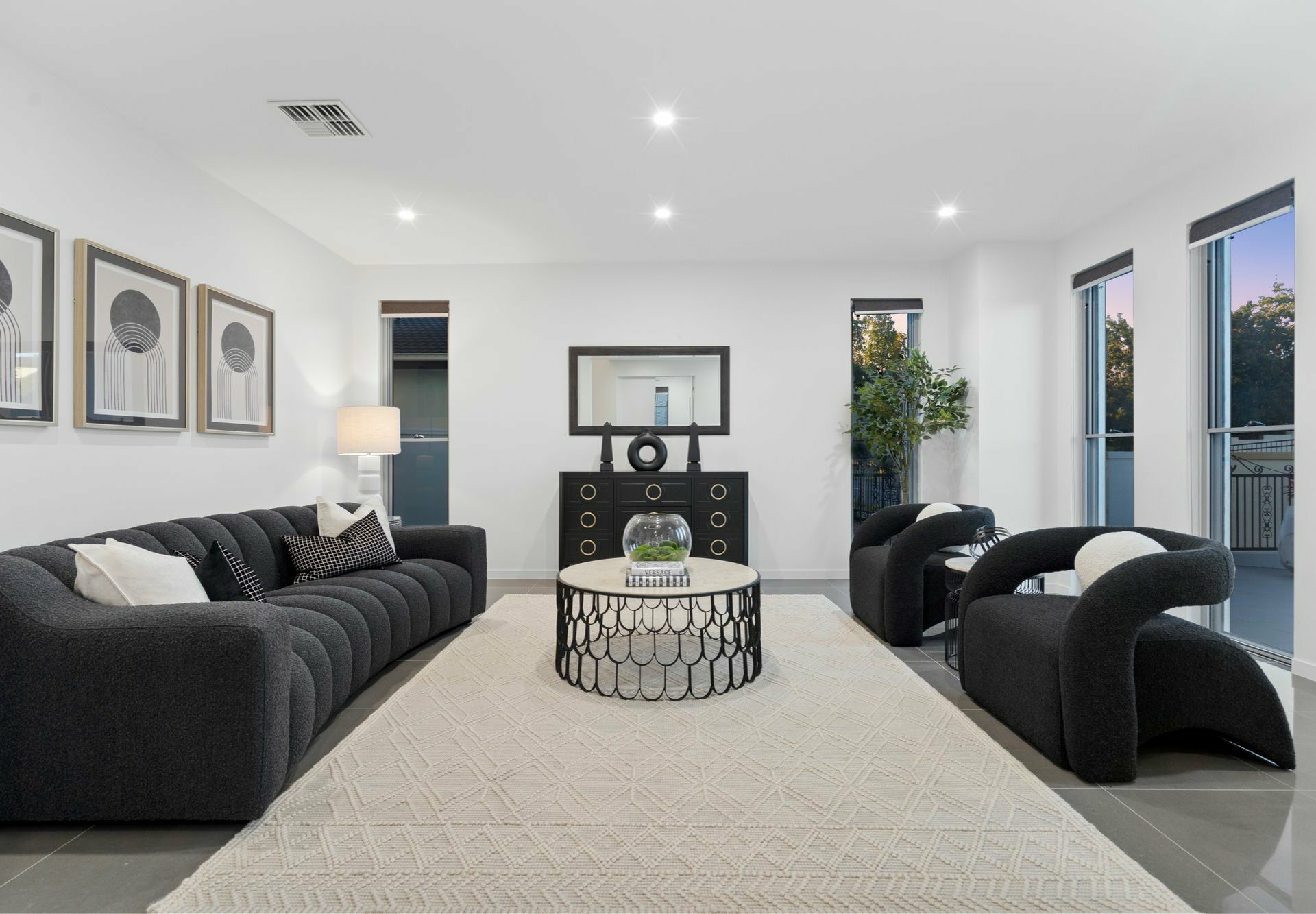 110 The Parkway, STRETTON