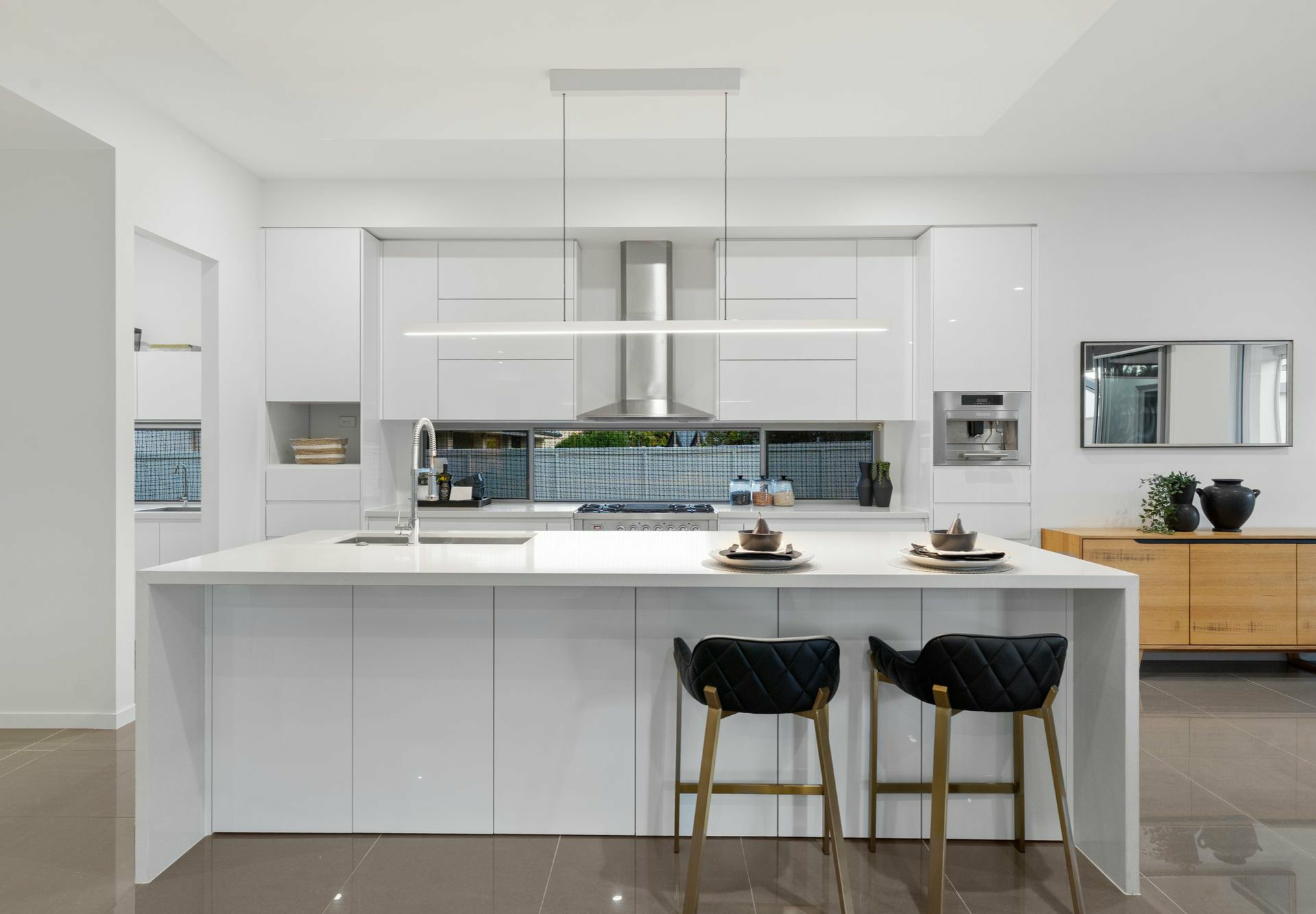 110 The Parkway, STRETTON