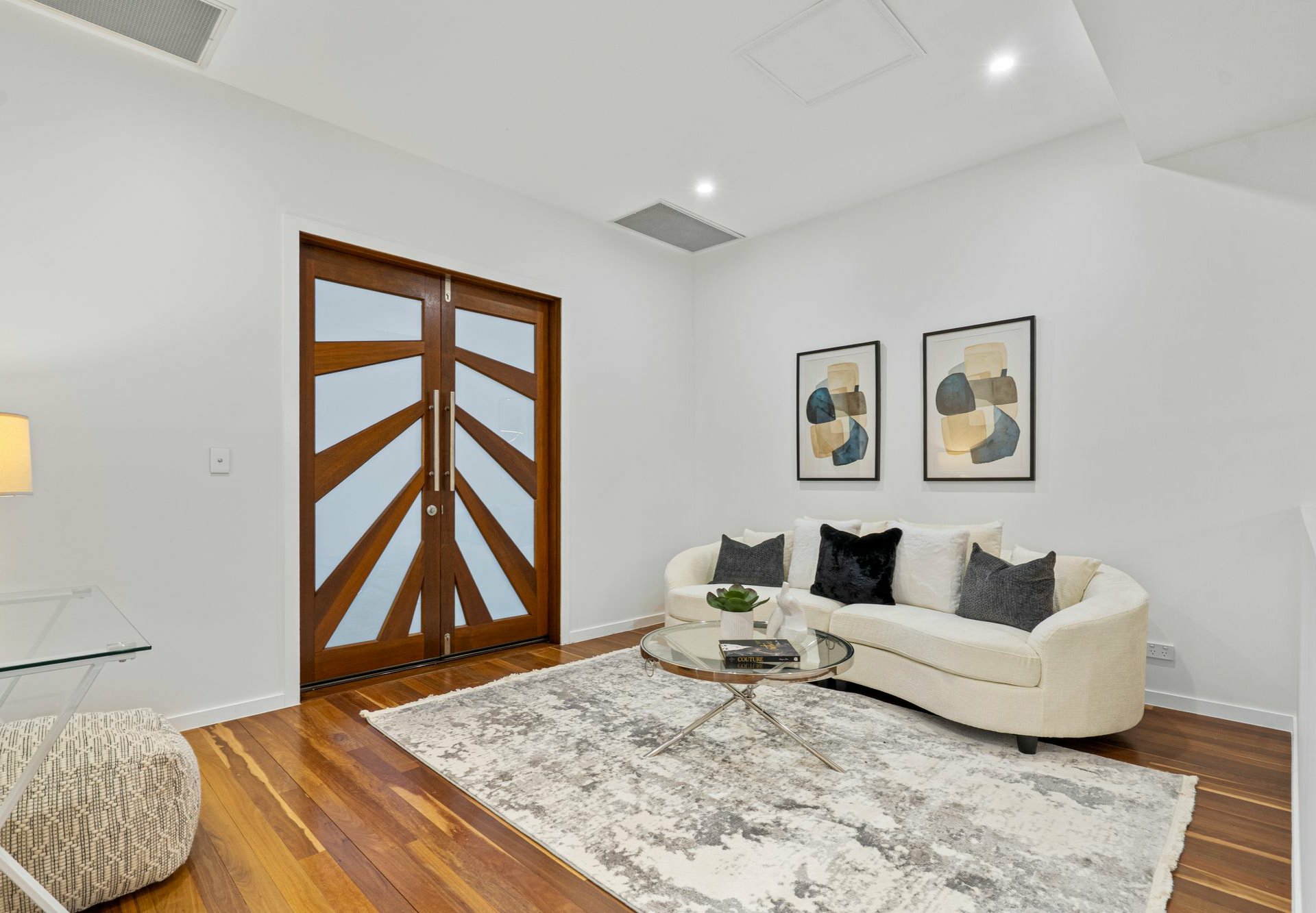 110 The Parkway, STRETTON