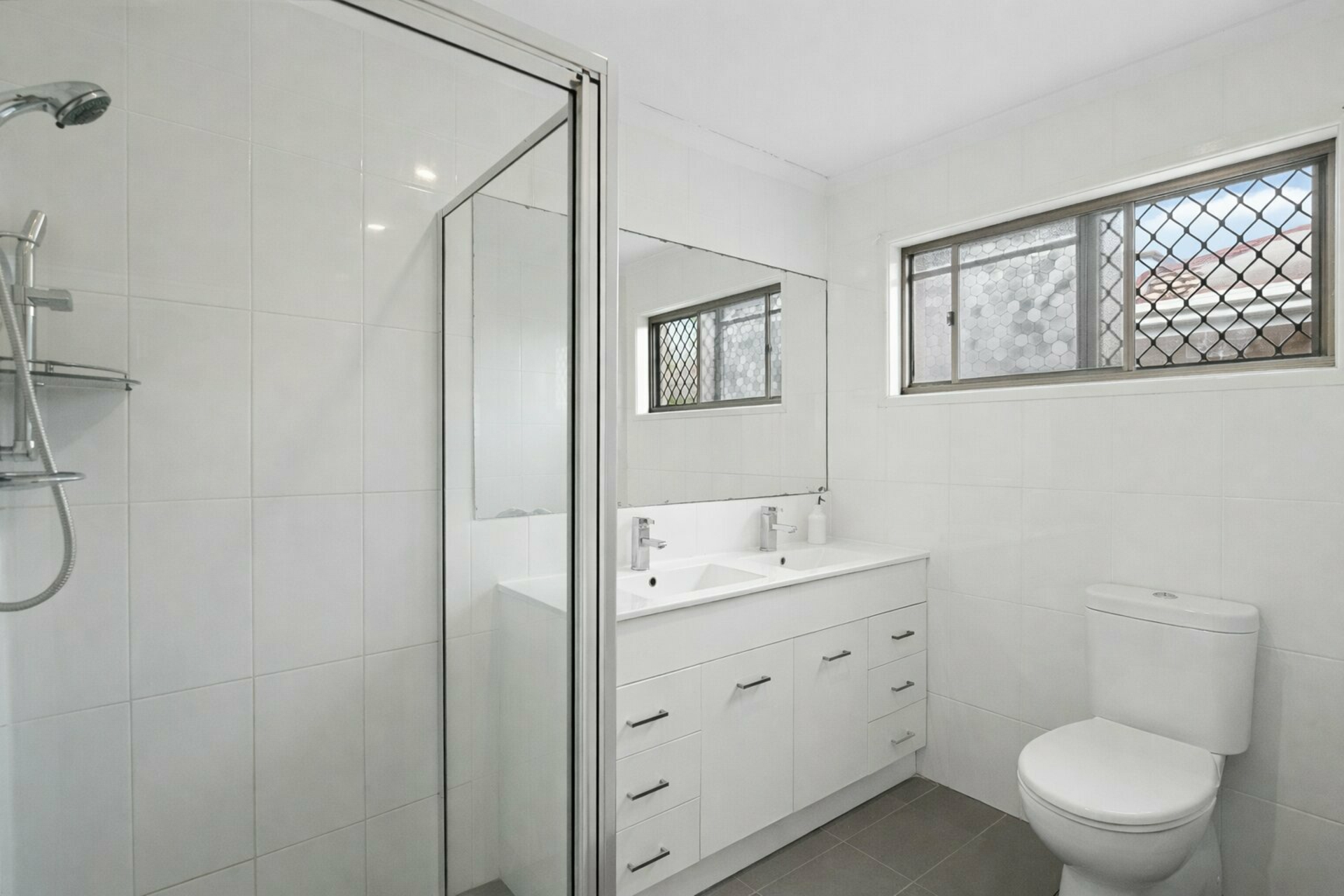 17 Hellawell Road — photo 5 of 25