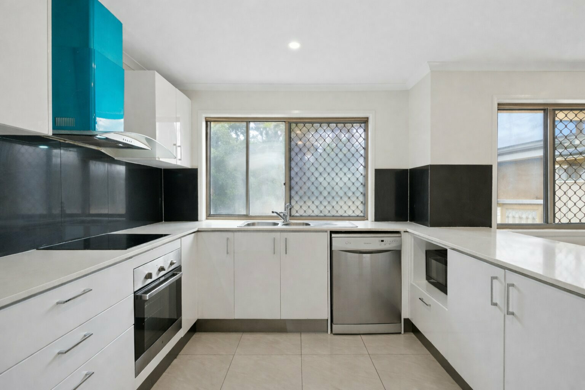 17 Hellawell Road — photo 8 of 25