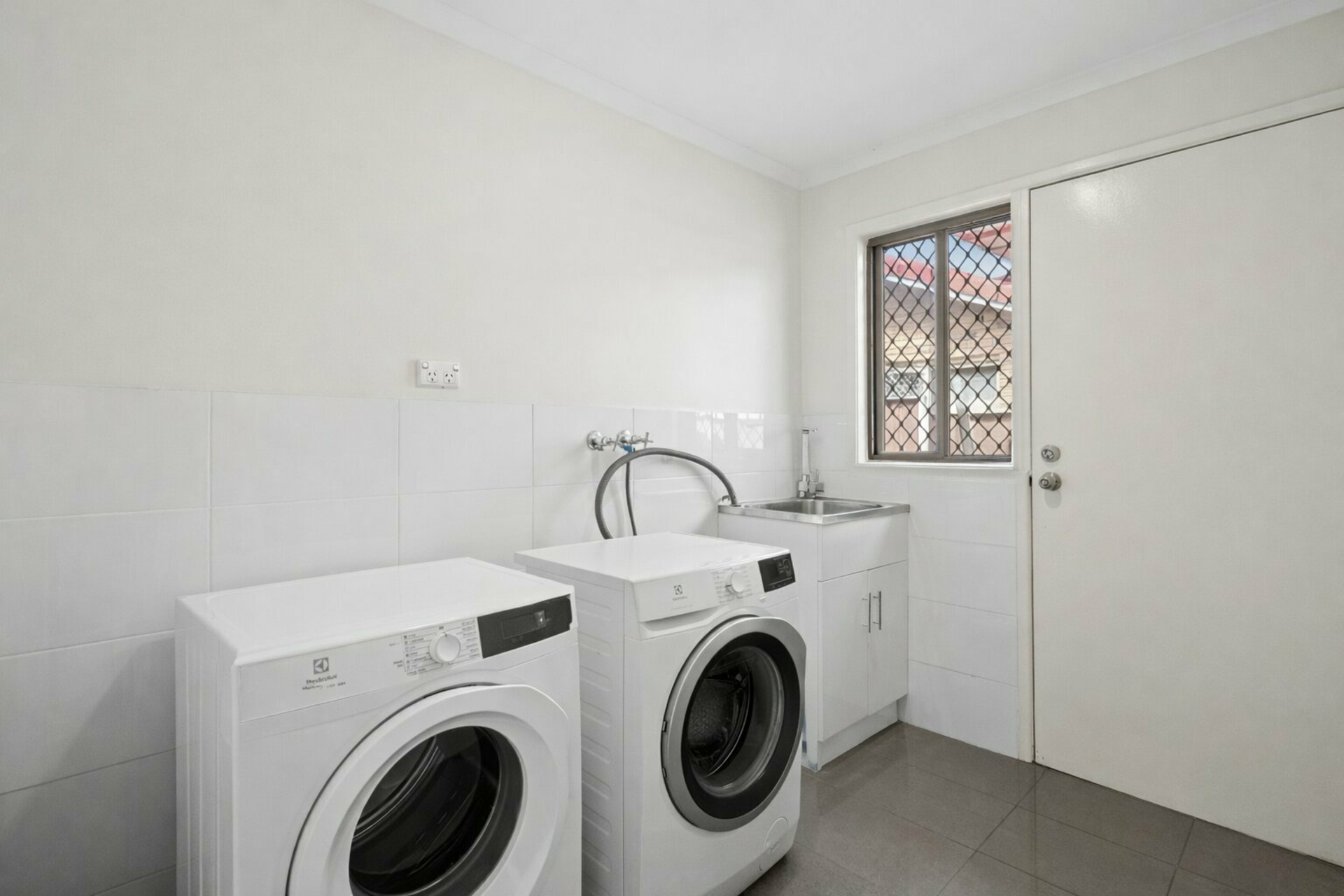 17 Hellawell Road — photo 14 of 25