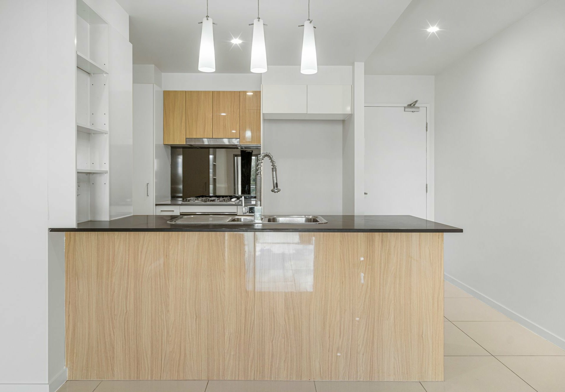 1425/5 Cremin Street — photo 3 of 23